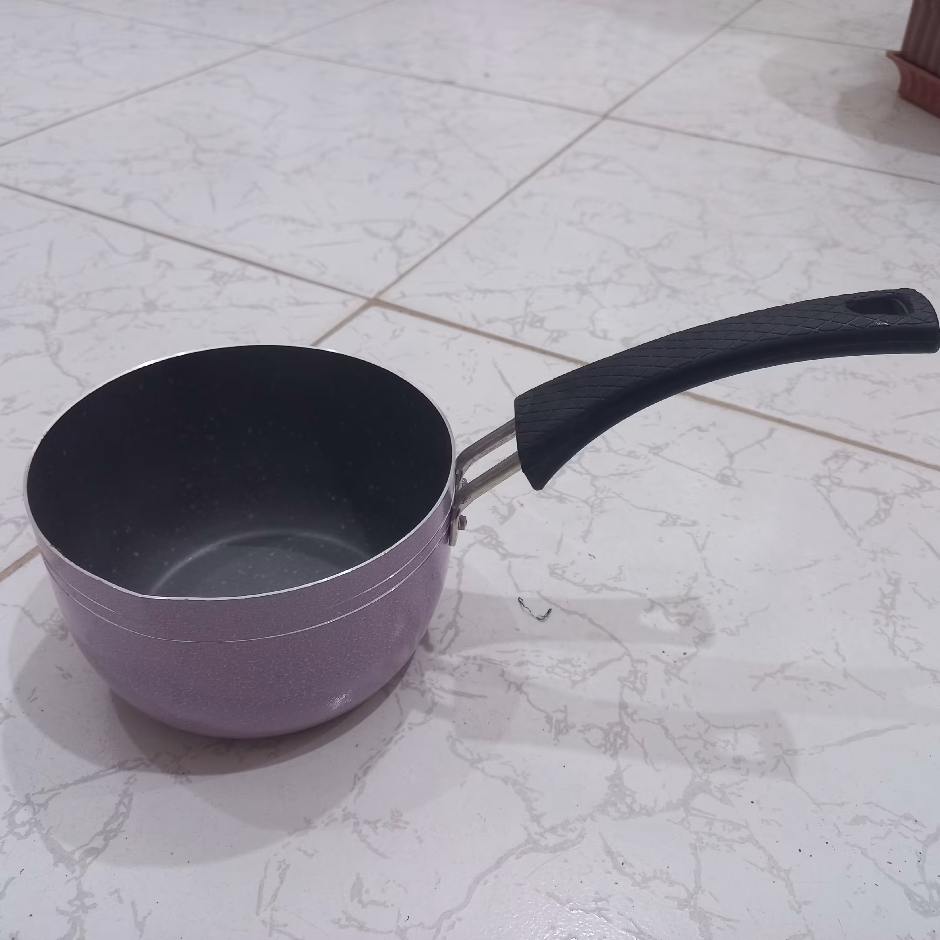 شیرجوش گرانیتی دسته دار قطر 15 سانتی متر