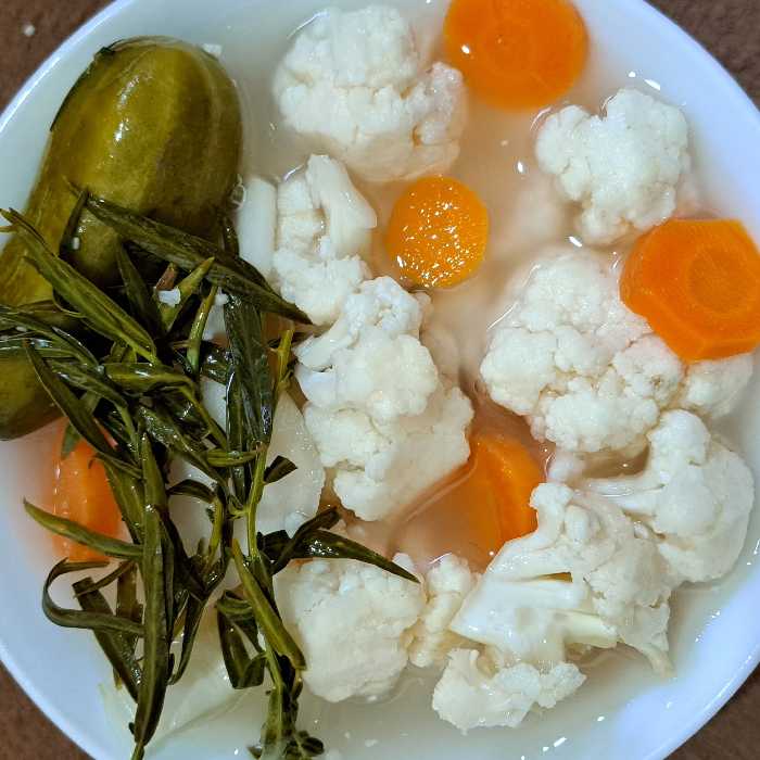 مخلوط گل کلم و هویج و خیارشور