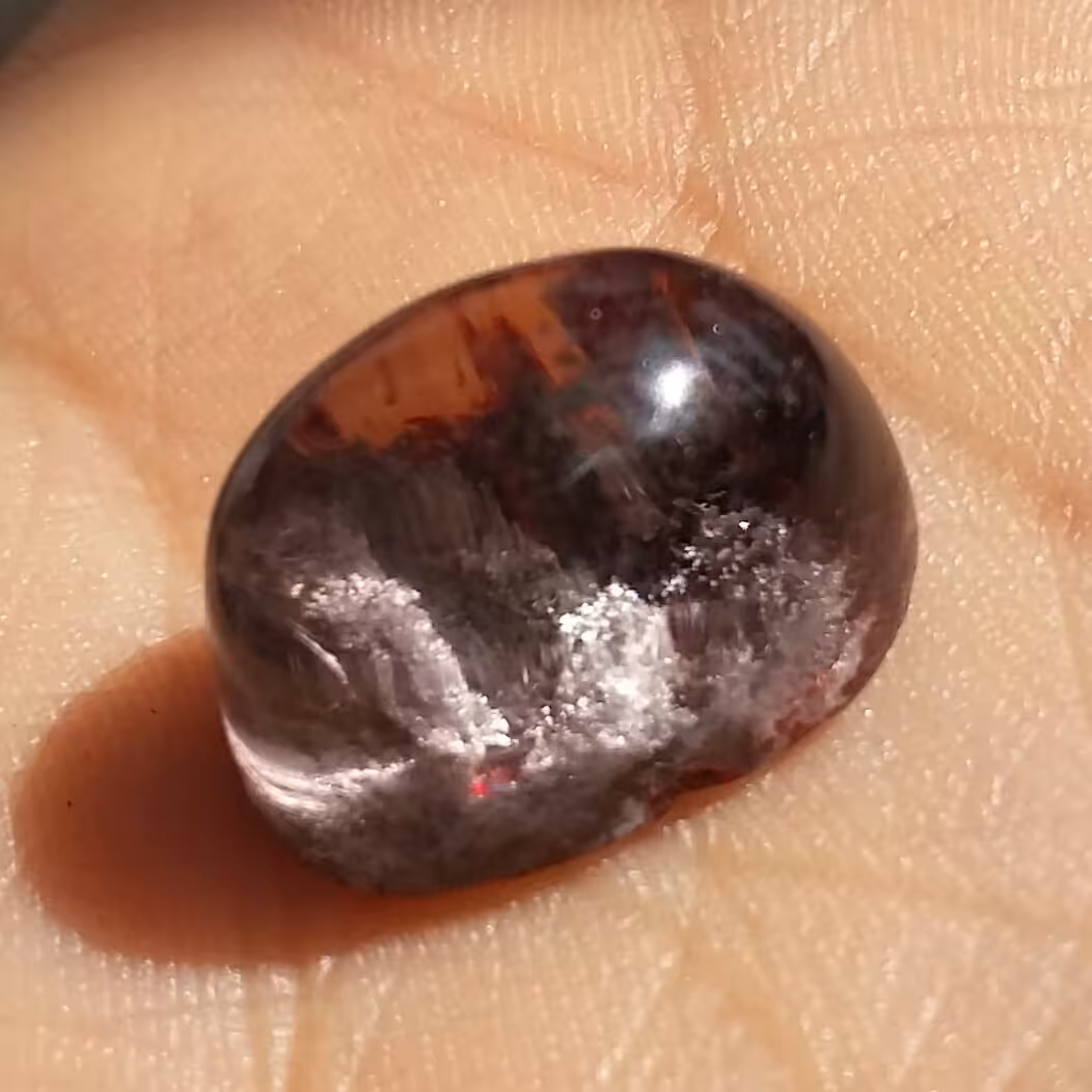 نگین فانتوم کوارتز بسیار خااص و چشم نواز
کاملا طبیعی شااهکار خلقت دیدنی خارق العاده