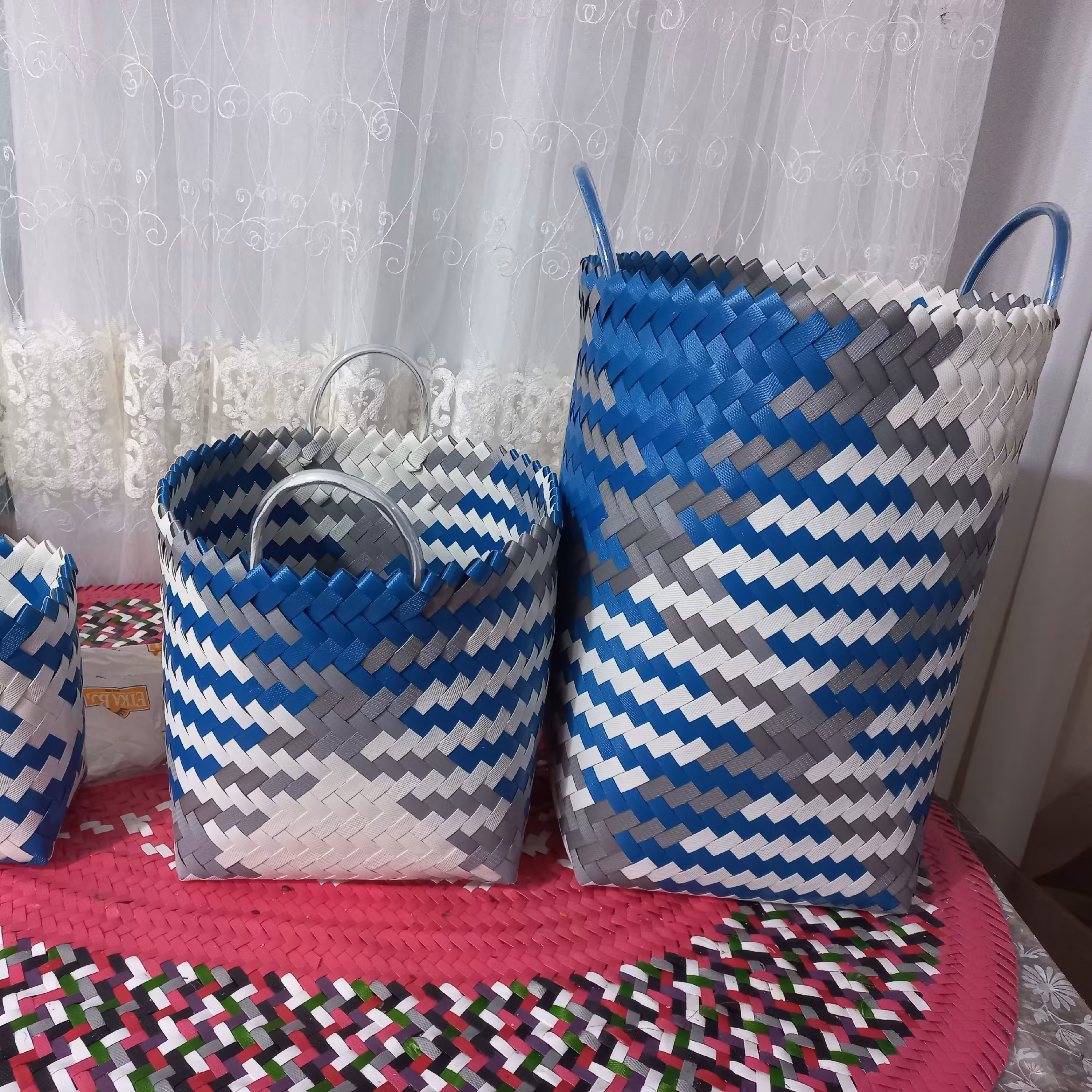  صنایع دستی گیلان  (دستبافت  )با کس  نظم دهند ه