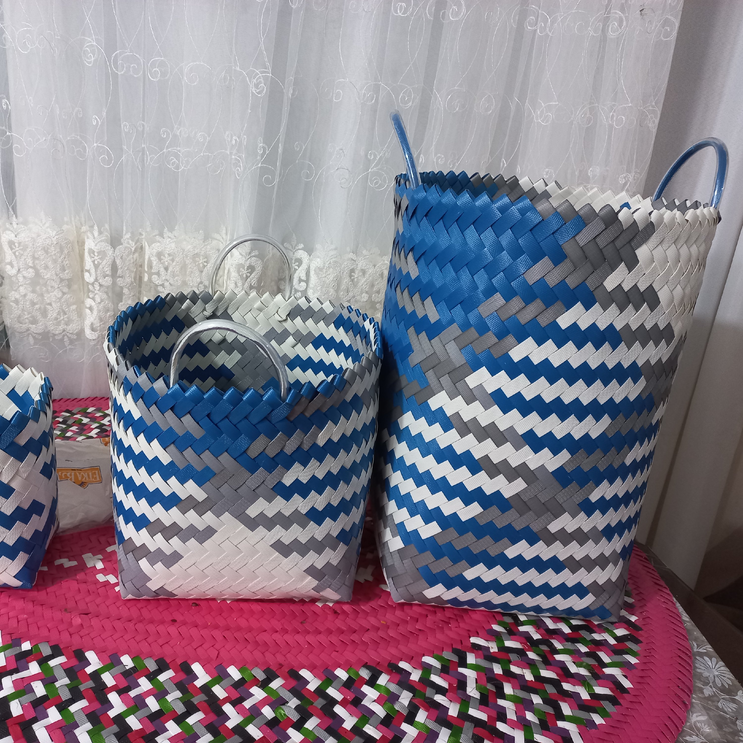  صنایع دستی گیلان  (دستبافت  )با کس  نظم دهند ه