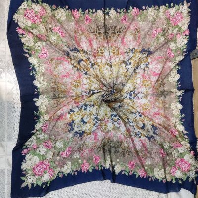 روسری زنانه حاشیه گل رز