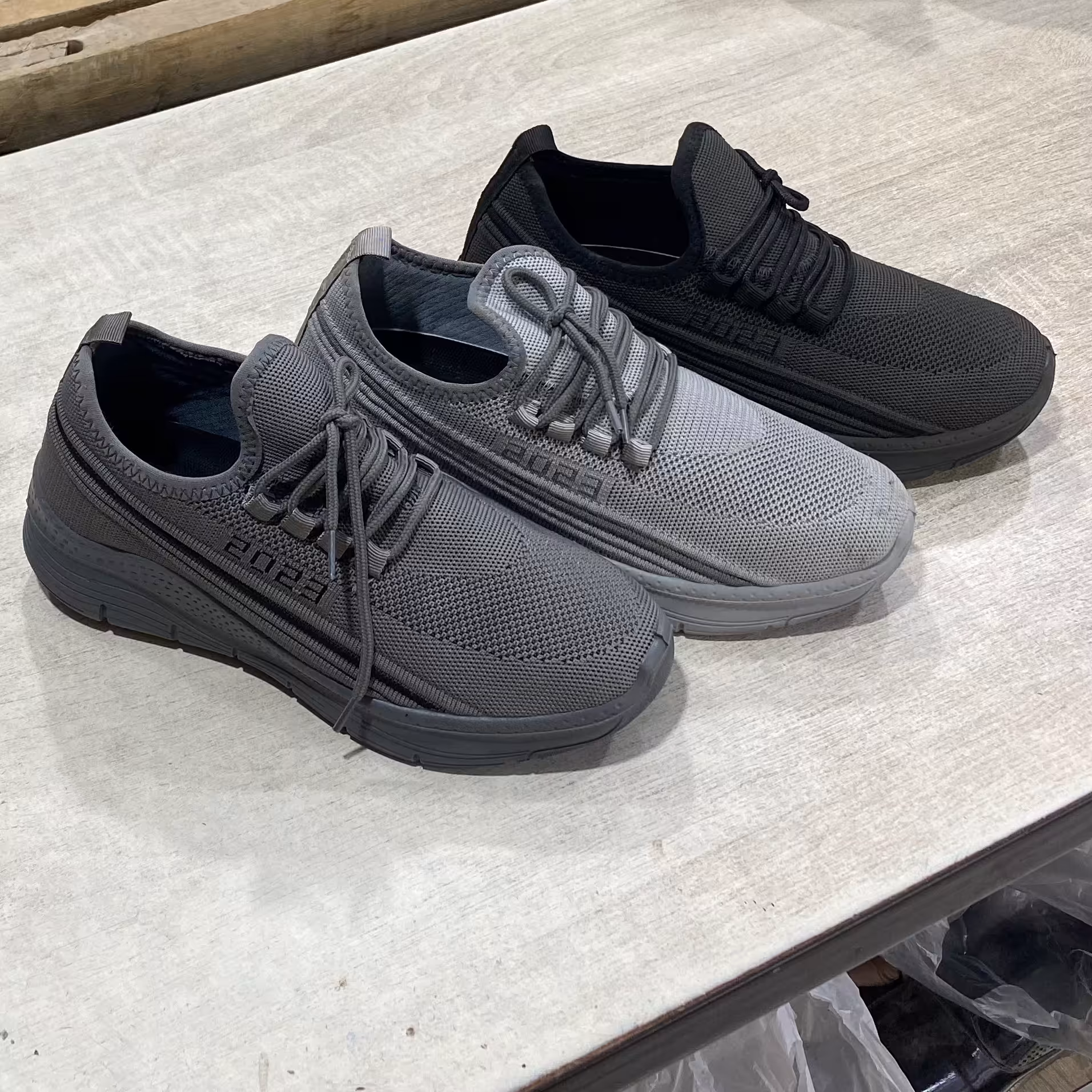 کفش راحتی مردانه2023
زیرهpuو رویه بافت درجه1ضمانتی
کف طبی برای ورزش
41تا45