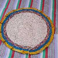 سفره  حصیری رنگی با قطر 100 سانت ریز بافت و تمیز زیبایی بخش آشپز خانه شما (پس کرایه)