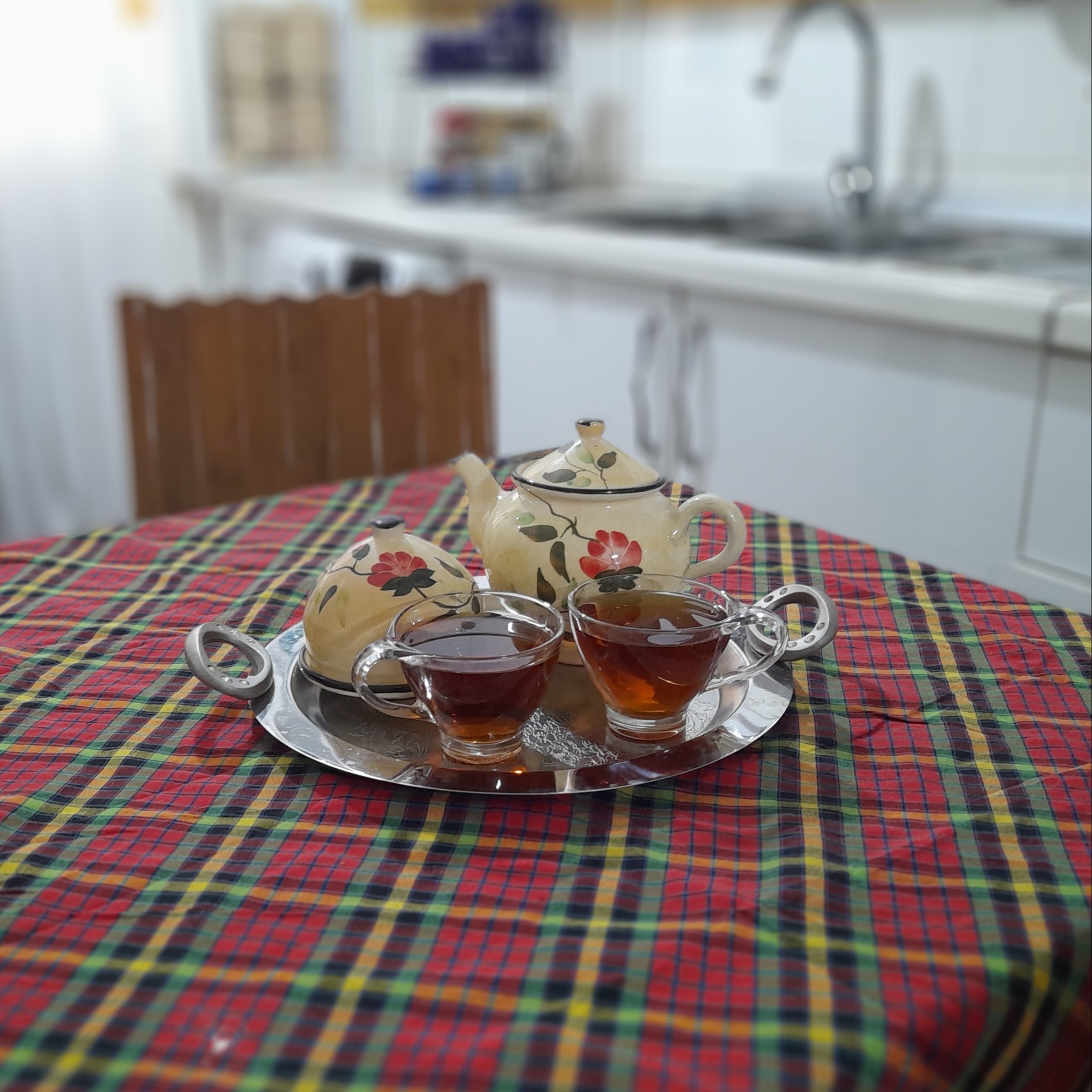 رومیزی نخی مناسب برای میز و سفره نان