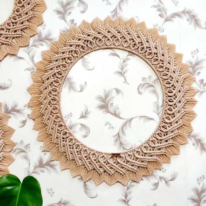 قاب آینه مکرومه سایز بزرگ  70سانتیمتر رنگ شیری بدون آینه