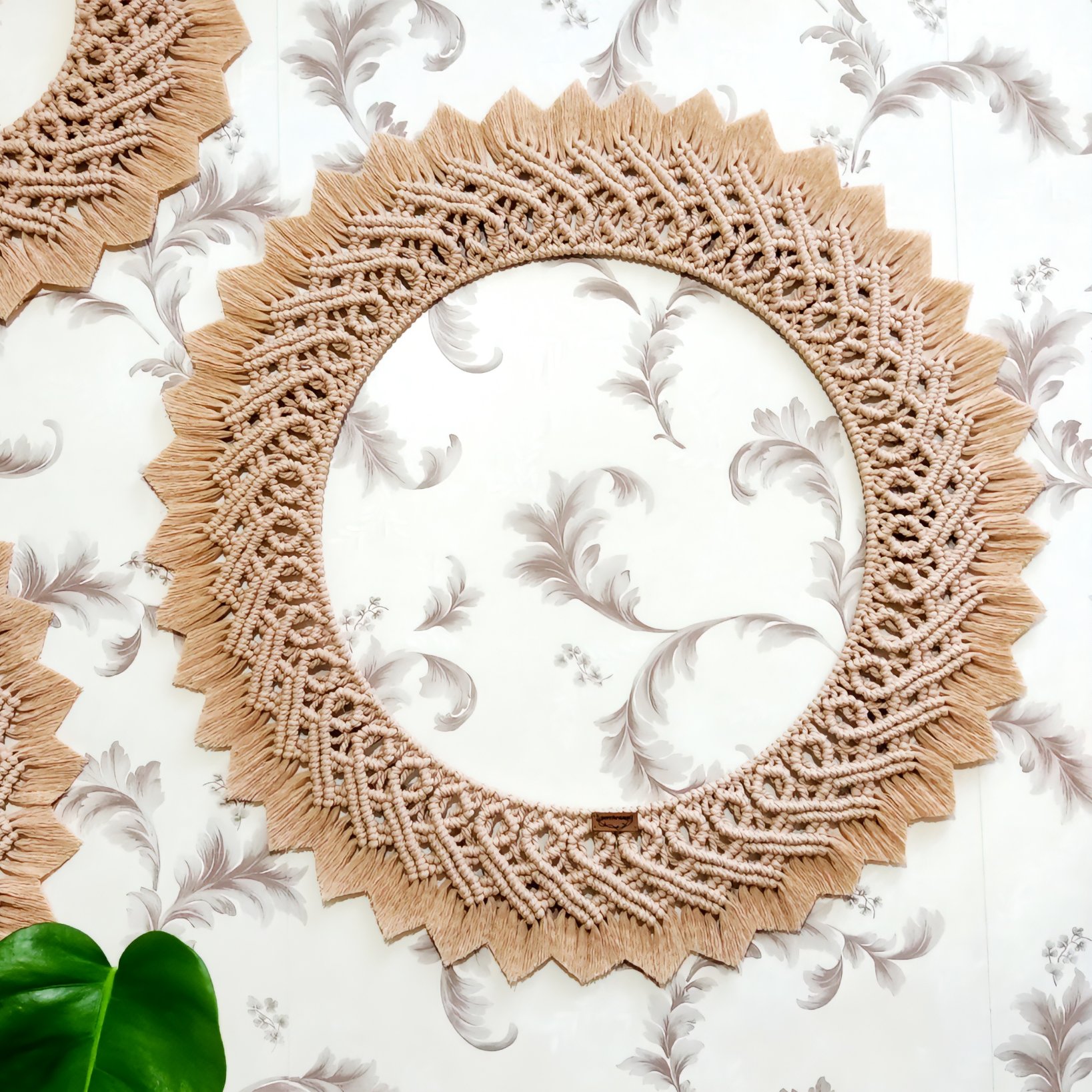 قاب آینه مکرومه سایز بزرگ  70سانتیمتر رنگ شیری بدون آینه