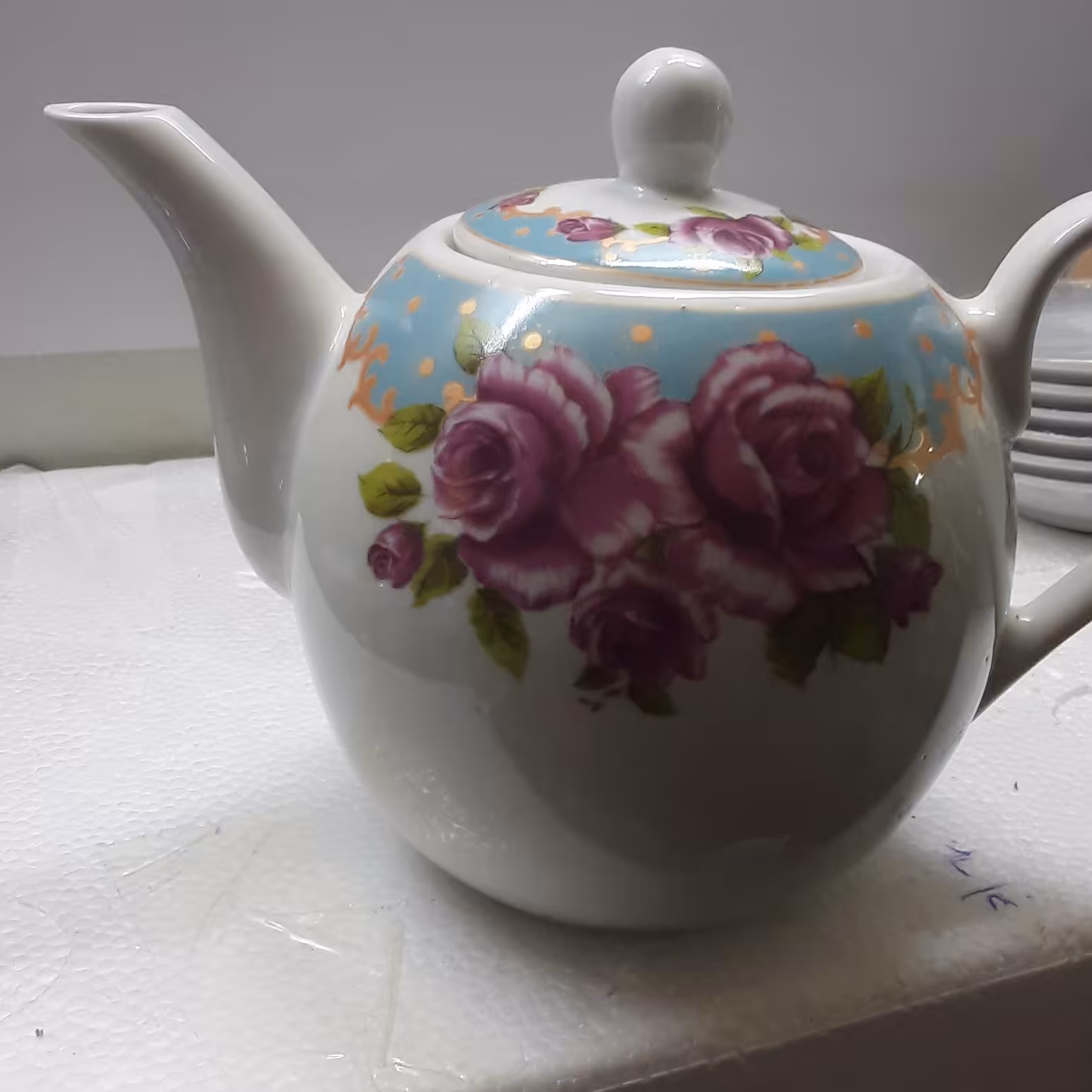 قوری گل سرخی طلایی