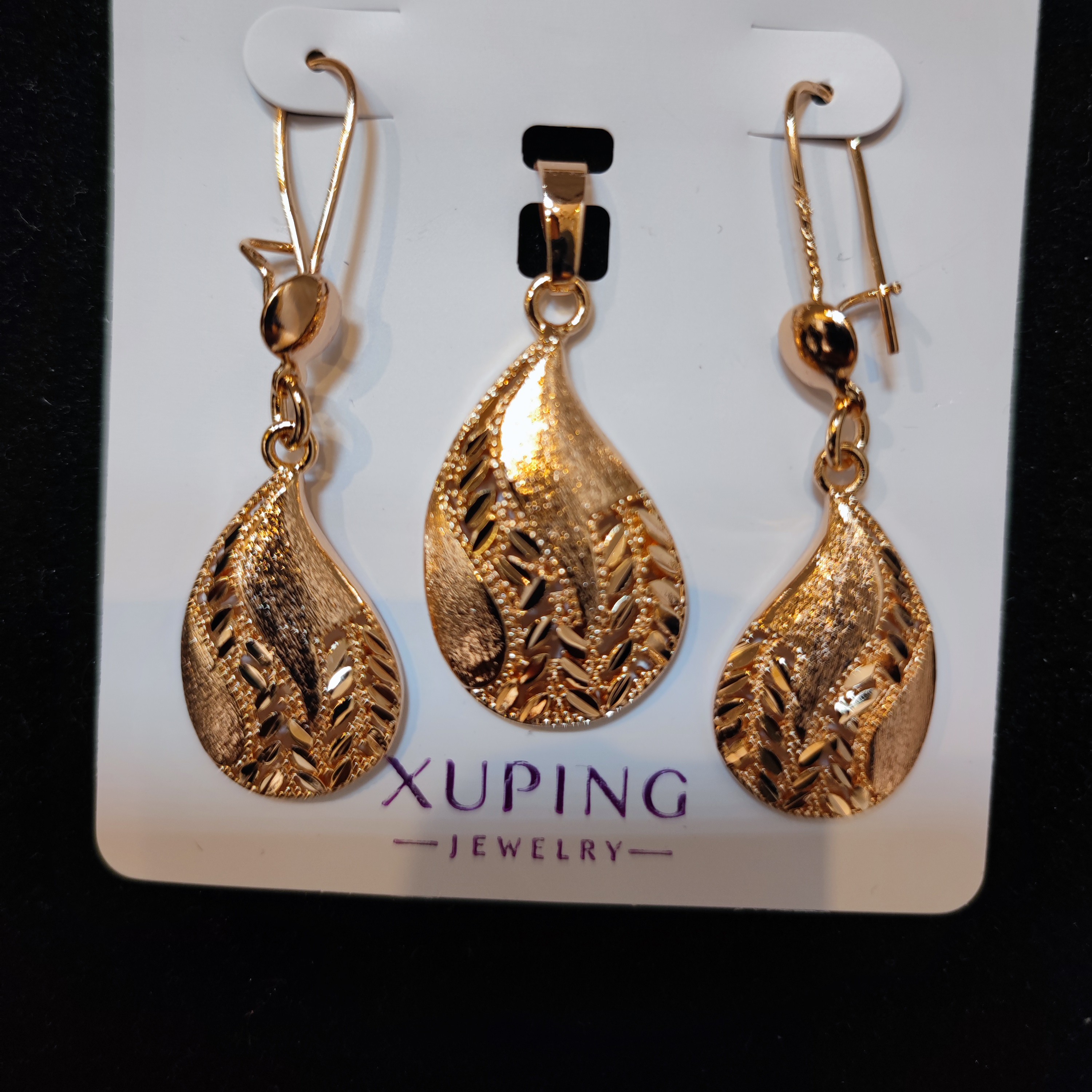 نیم ست ژوپینگ.آبکاریه طلای 24عیار.با50درصد تخفیف.ضد حساسیت رنگ ثابت