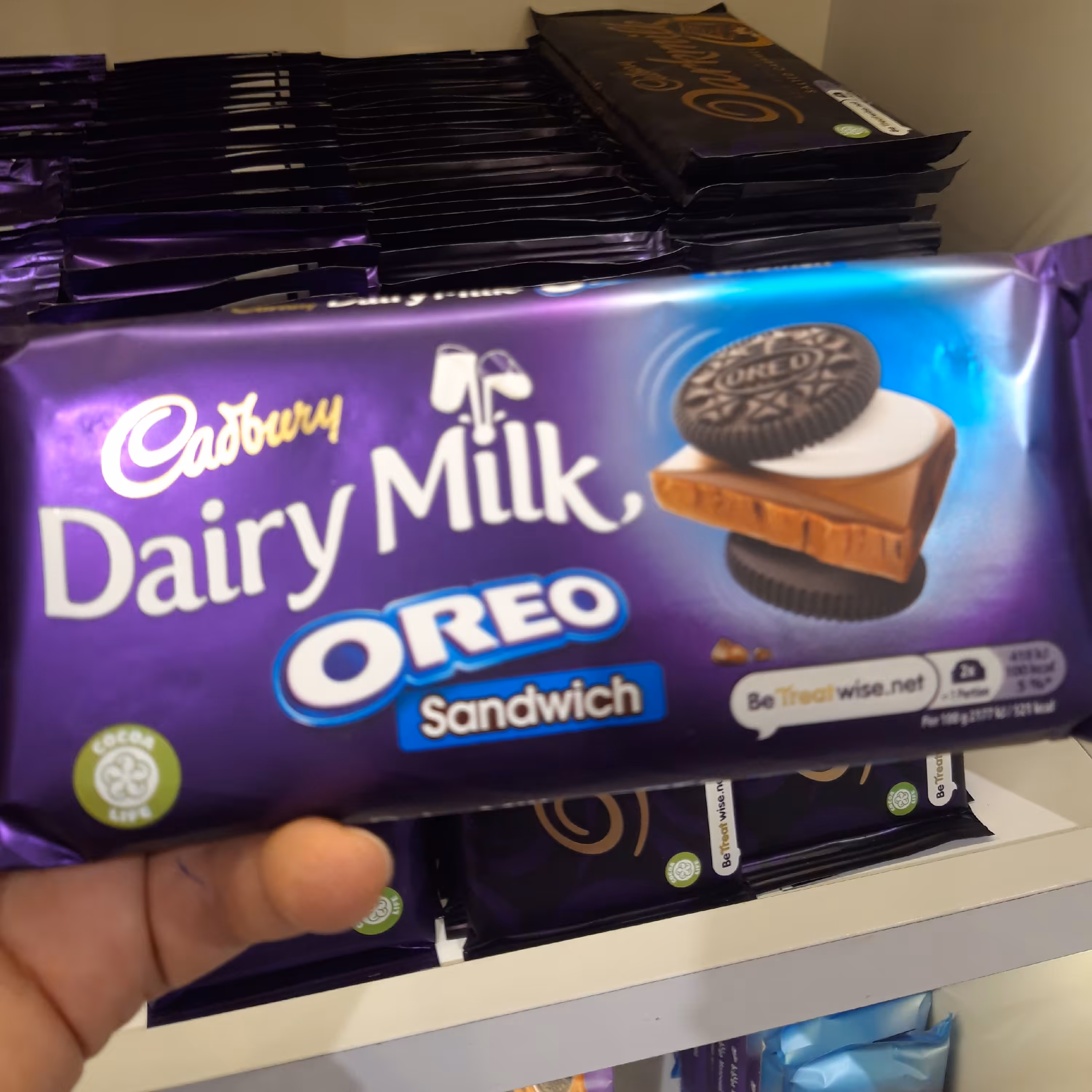 شکلات کدبری تخته‌ای (تبلت) ساندویچی اوریو محصول انگلستان