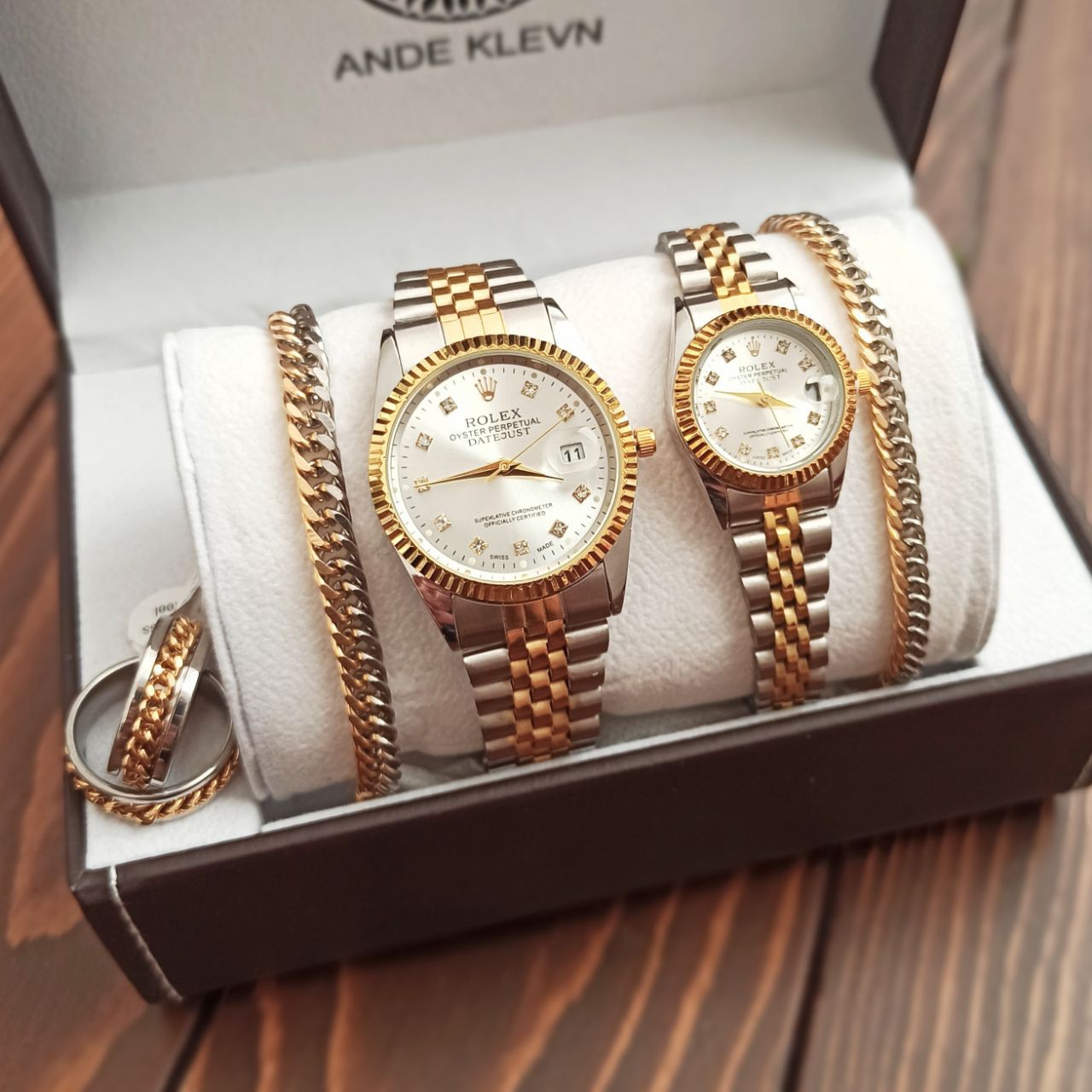 ست زنانه مردانه ساعت و دستبند و انگشتر ورق بزنید صفحه رنگبندی داره رنگ ثابت