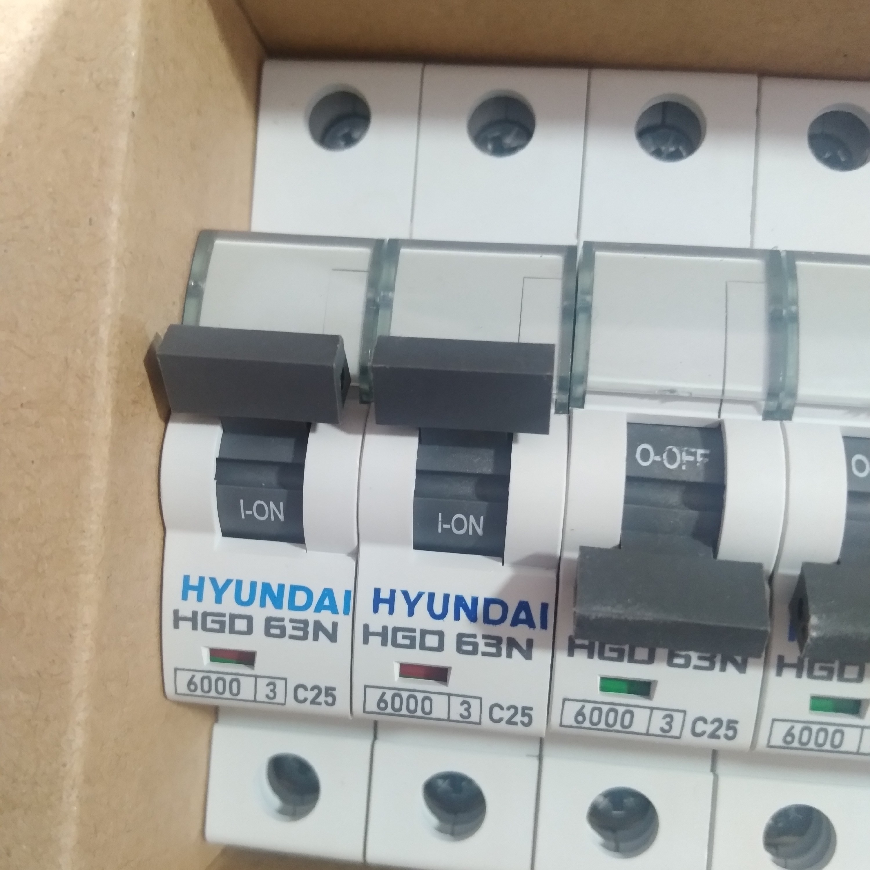 فیوز مینیاتوری 25 آمپر هیوندای جنس محکم ووعالی حساسیت بالا 90 گرمی 