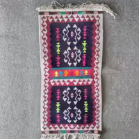 گلیم دستباف مه لقا طرح سنتی  سایز کوچک 