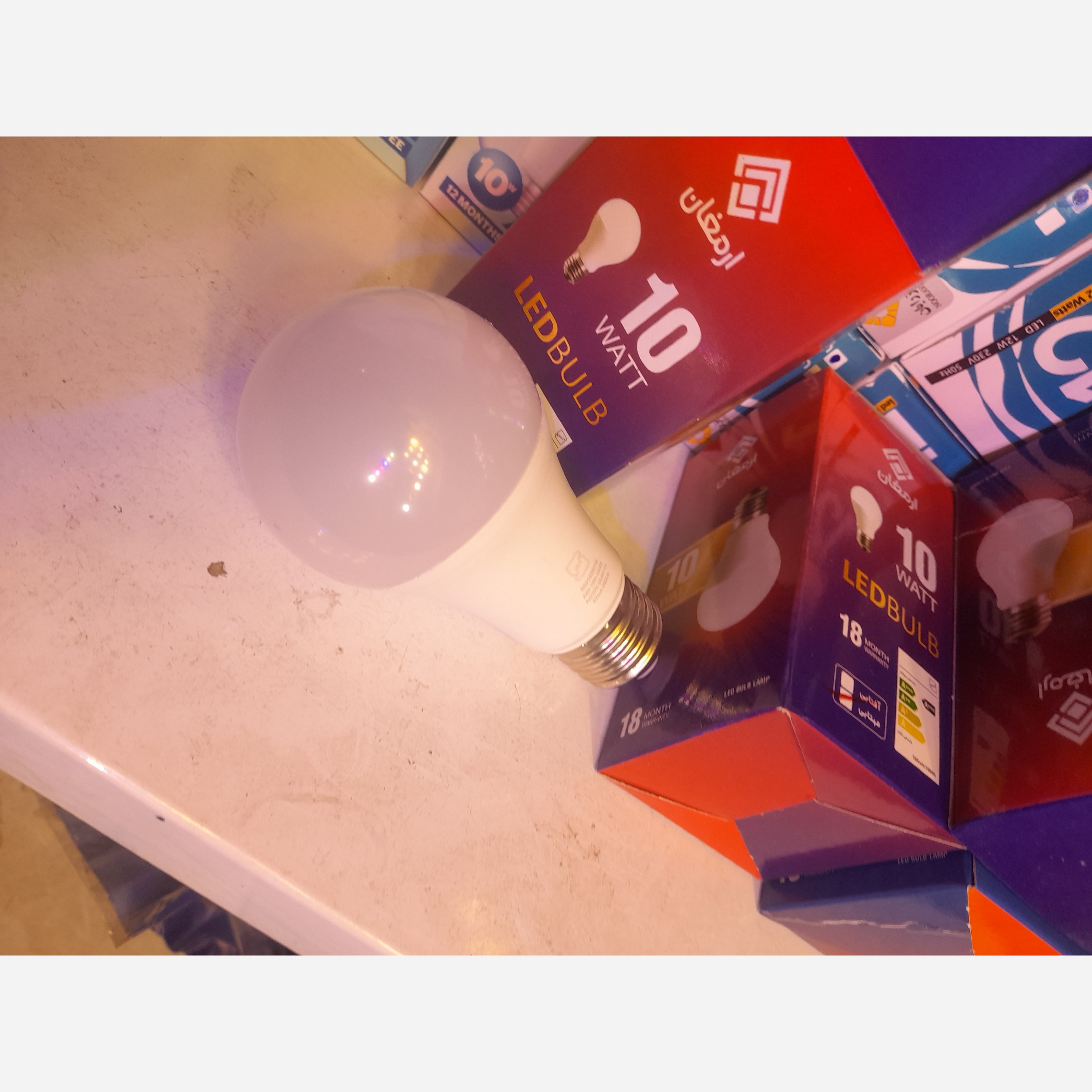 لامپ ال ای دی استاندارد 10 وات جهت روشنایی اماکن  . اتاق خواب .وغیره (خرید بالای یک ملیون تومان ارسال رایگان