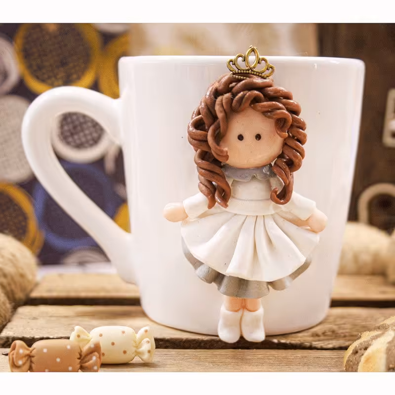 ماگ سرامیکی طرح دخترک تاج دار موفرفری