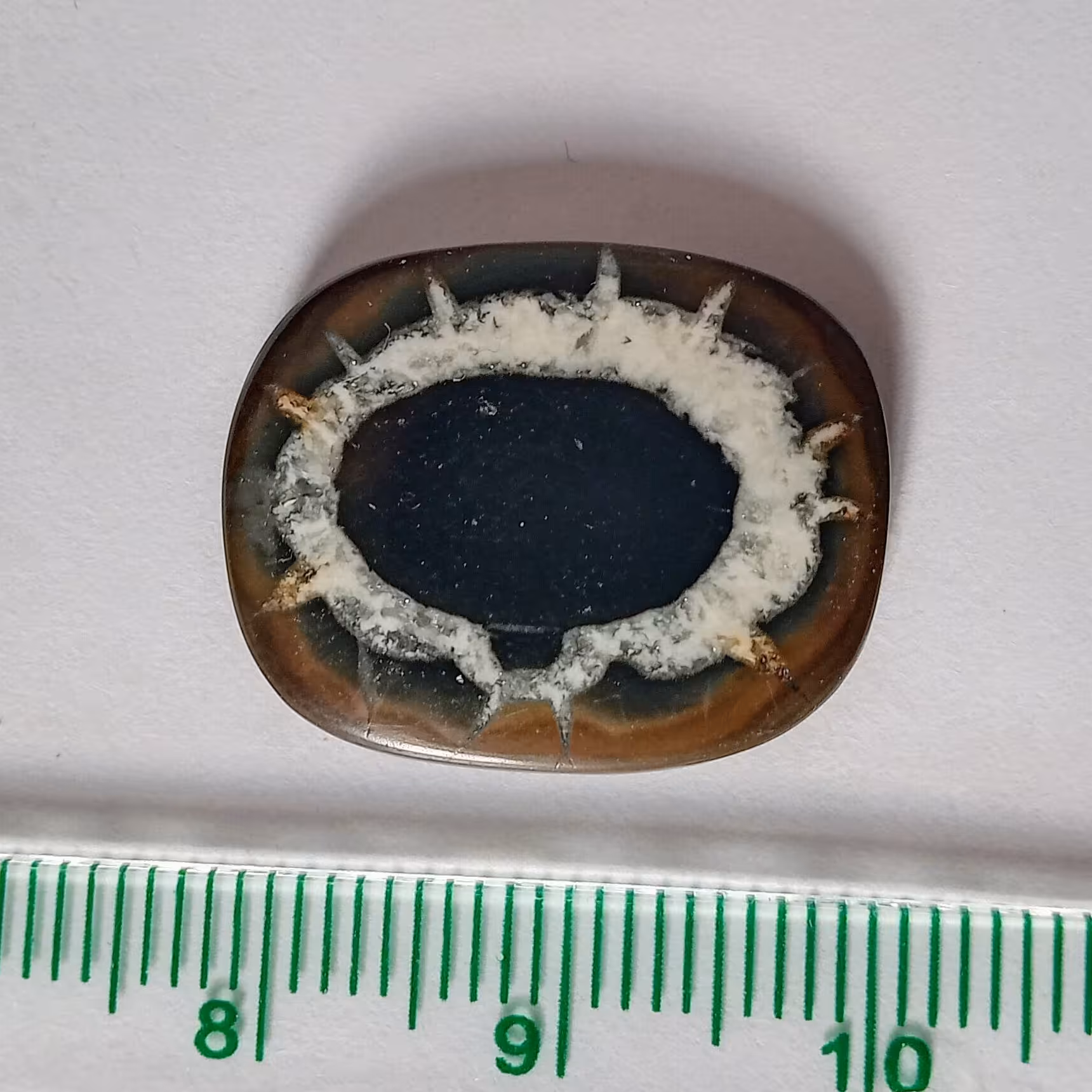 نگین سنگ سپتارین معروف به حجر الجن با نقش بسیار خاص 