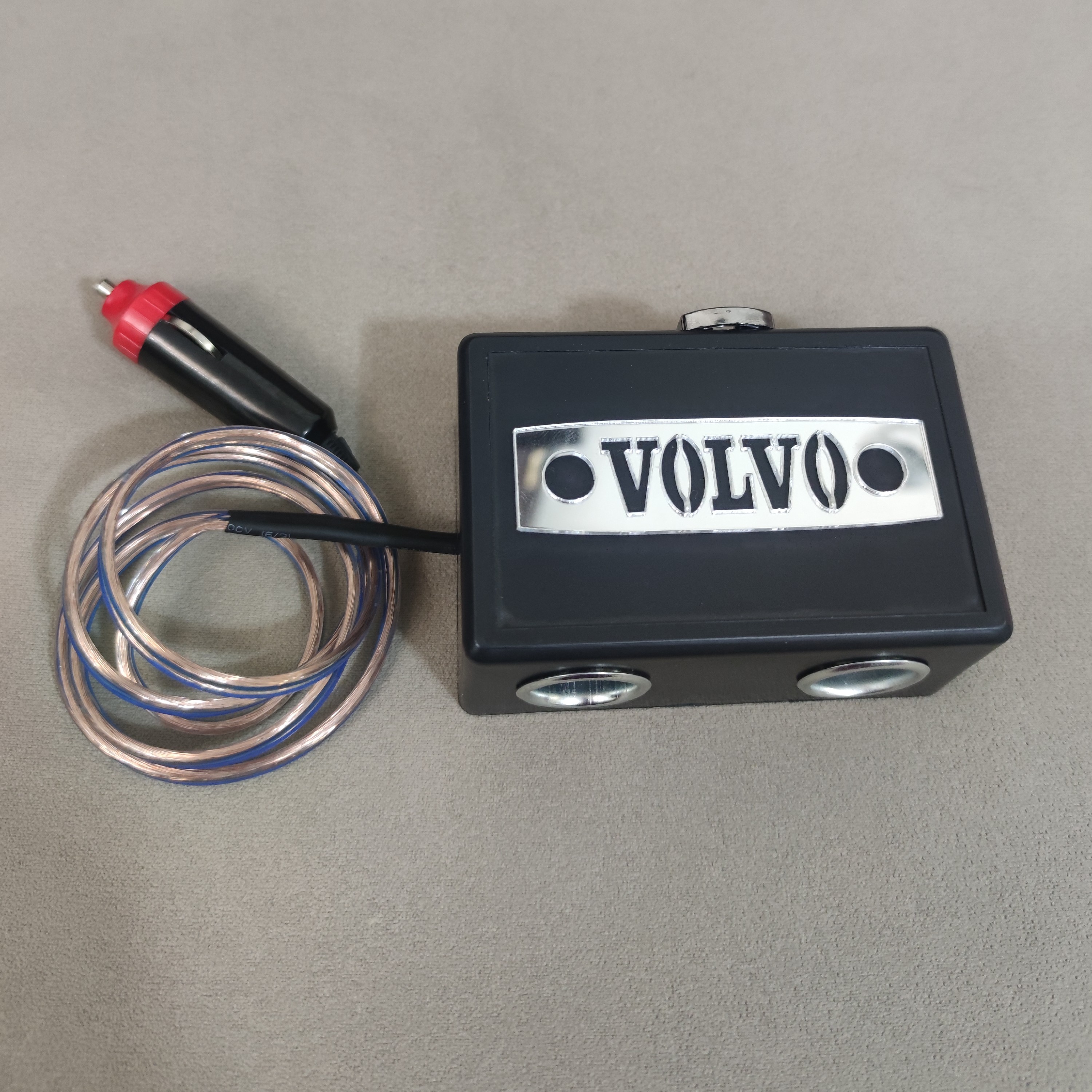 سه راهی فندکی خودرو 1 به 3 خروجی USB دار برای شارژ قابل استفاده برای برق 12 ولت و 24 ولت مدل VOLVO