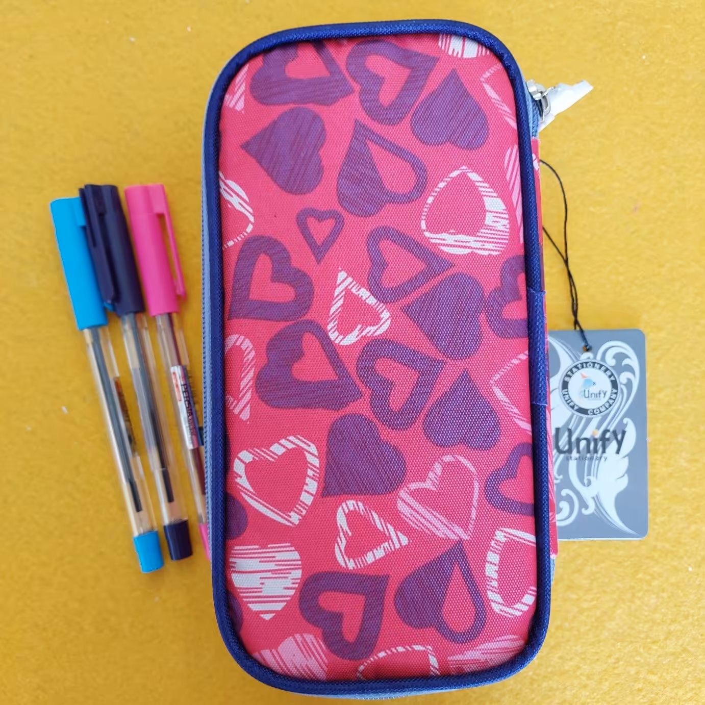 جامدادی دوزیپ دخترانه مارک یونی فای unify بسیار جادار  و باکیفیت رنگ صورتی