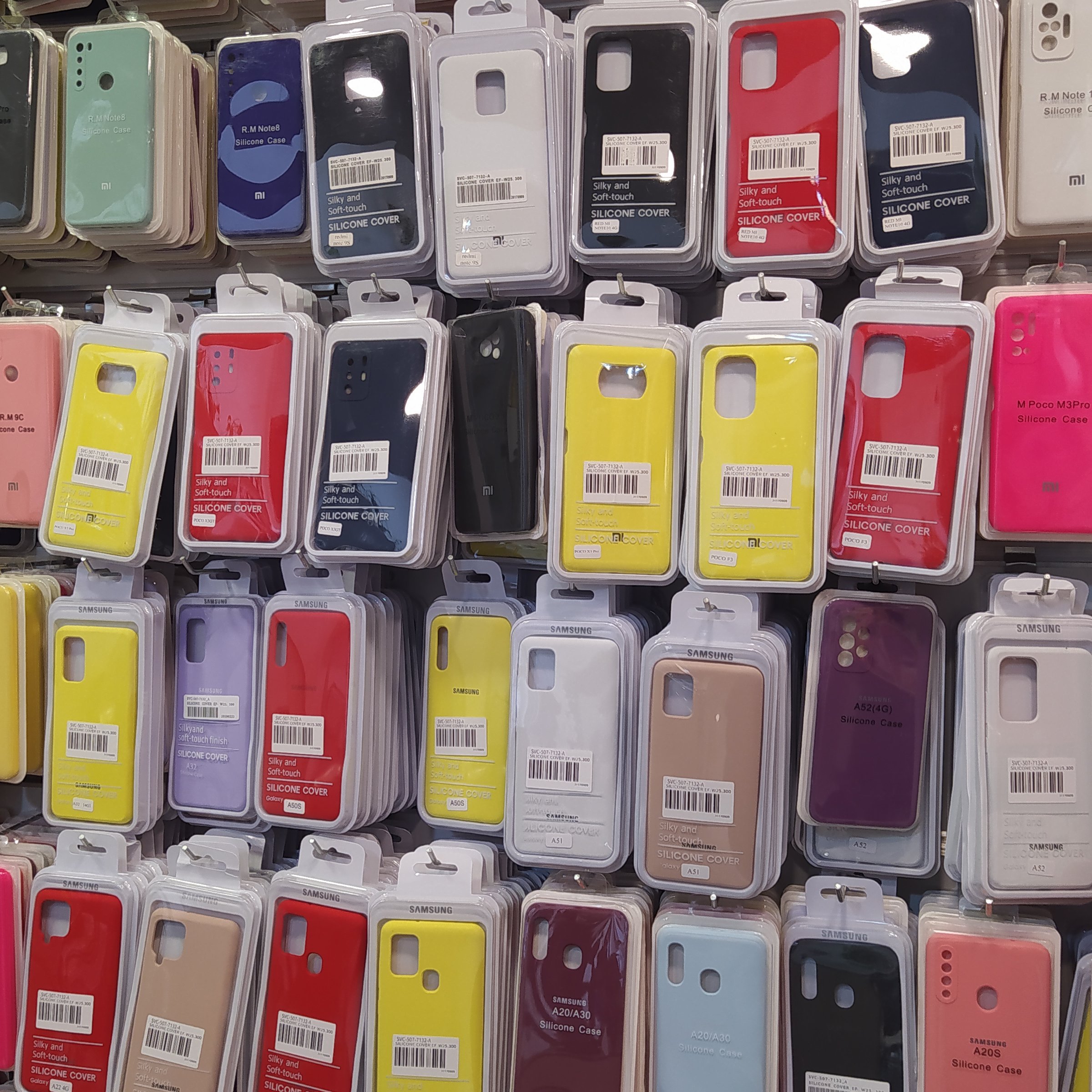 قاب موبایل سیلیکونی کیفیت عالی و رنگبندی جور داخل موکت 