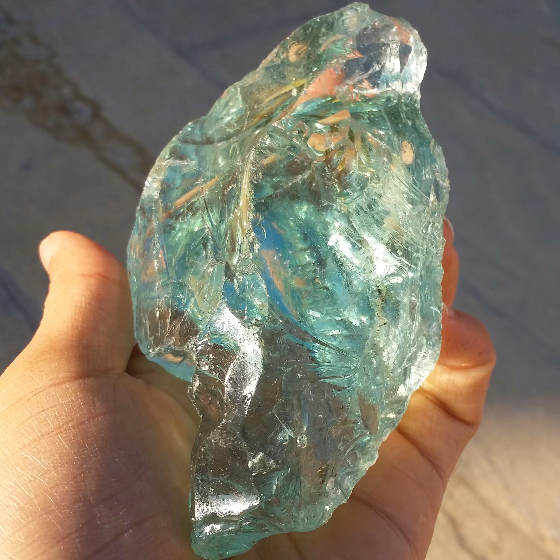 سنگ راف خام آبسیدین سبز آبی اصل صددرصد طبیعی شاهکار خلقت
تصویر از چند جهت محصول
با قابلیت ساخت چندین نگین کد 7906