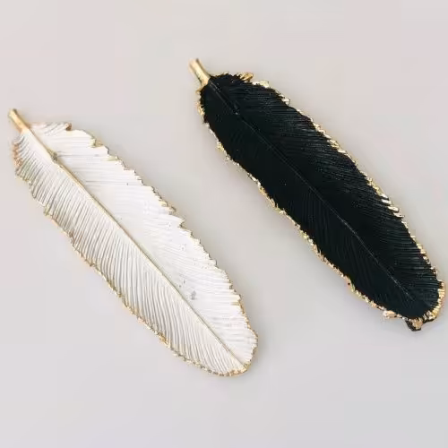 جاعودی پر  رنگ سفید مشکی سبز