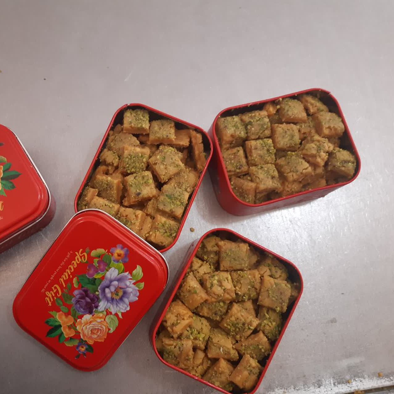 سوهان حبه ای مخلوط درجه یک تهیه شده از کره و روغن نباتی جعبه های 250گرمی