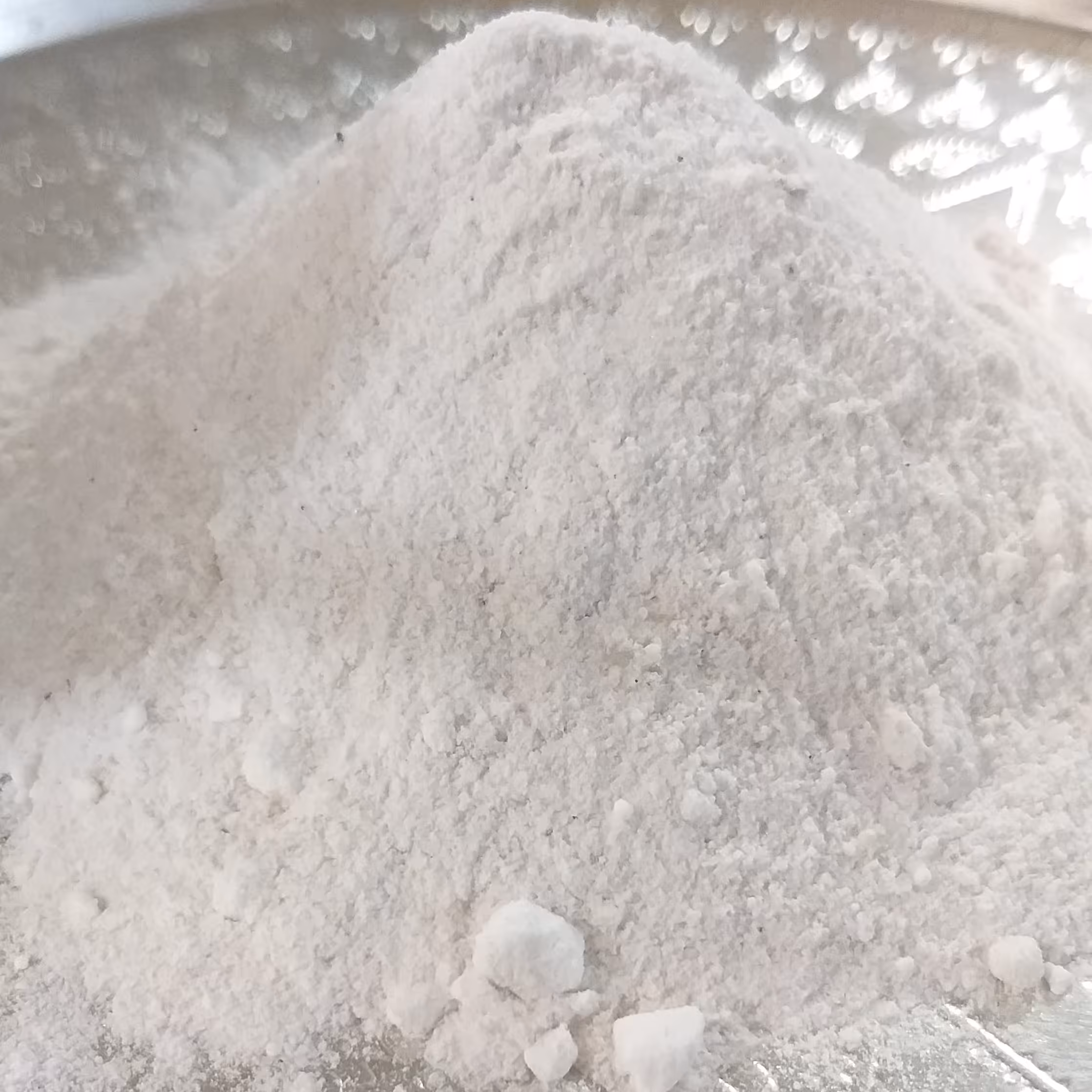 زاج سفید ( 100 گرمی ) بصورت پودر از بین بردن بوی نامطبوع بدن، رفع عفونت گوش حلق بینی، دهان شوی