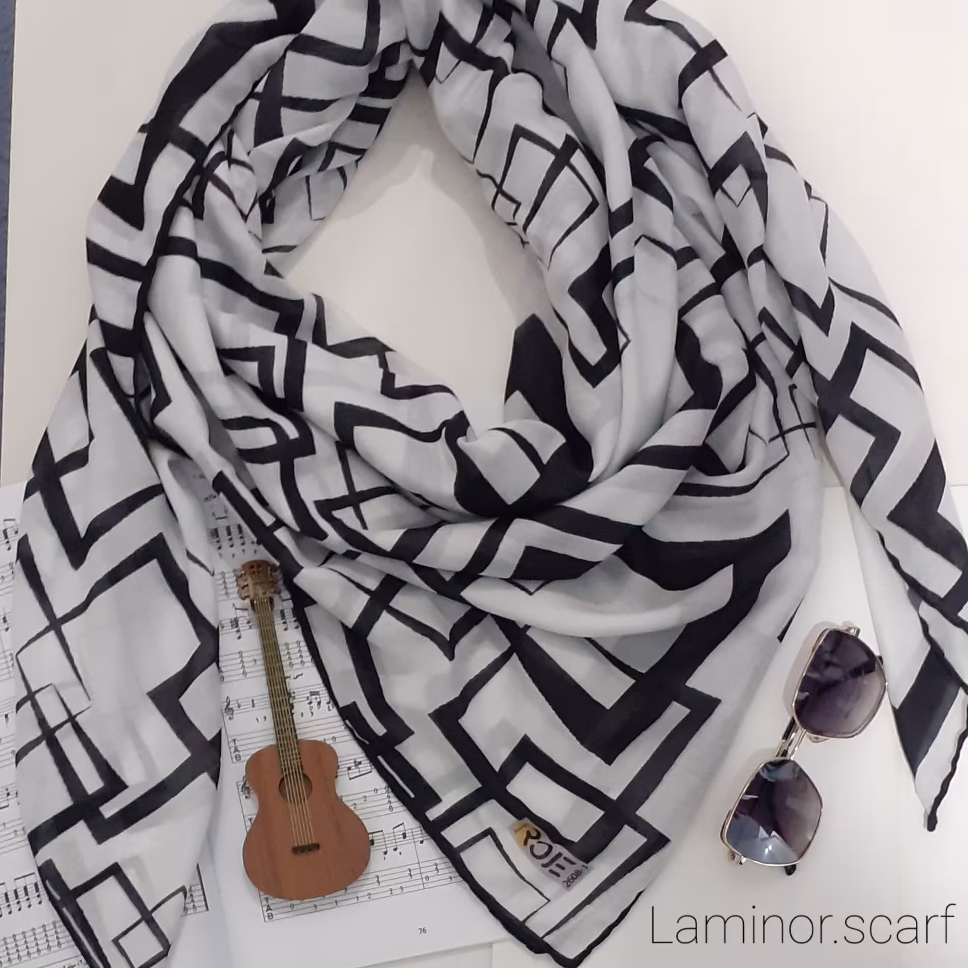 شال نخی سفید