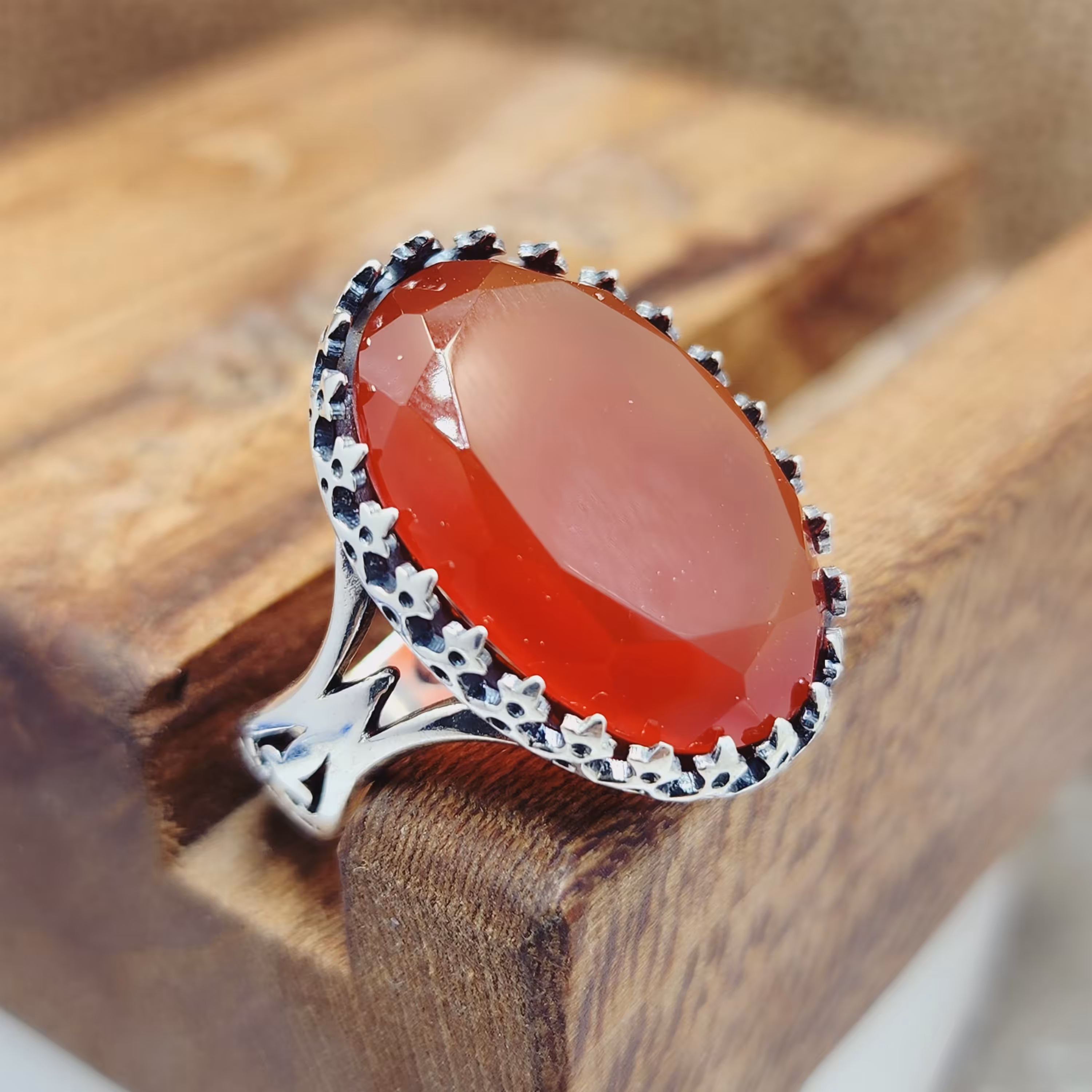 انگشتر نقره اسپرت مردانه مدل نیزه با نگین عقیق سرخ  اصل و معدنی