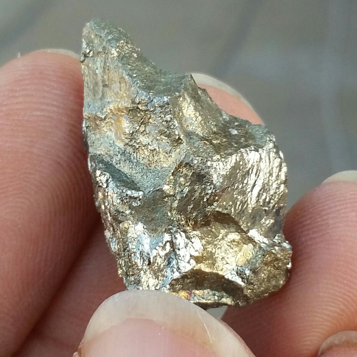 سنگ راف حبه شده پیریت طلایی ملقب به سنگ طلا 100 در 100 طبیعی شاهکار خلقت
بی نظیر
کد 9706