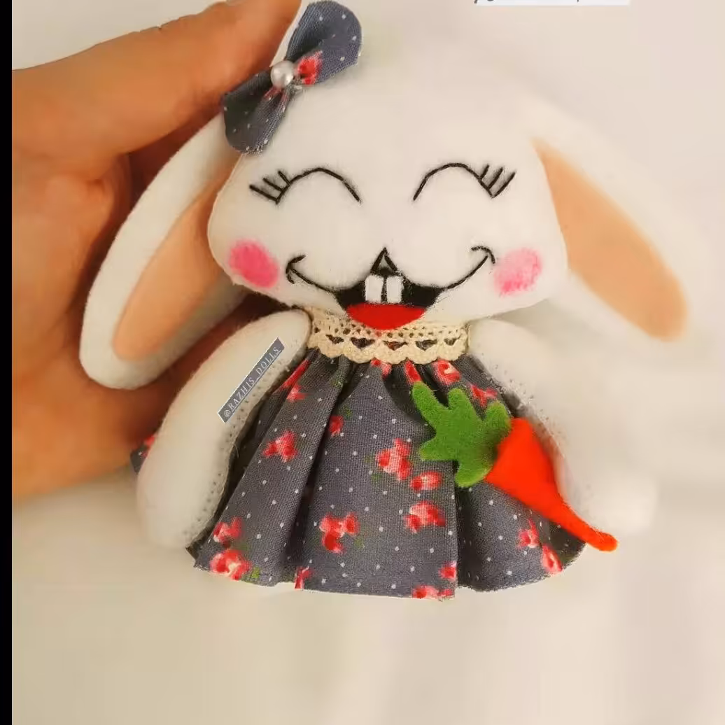 خرگوش ناقلا  نمدی قابل استفاده به عنوان آویز  و مگنت