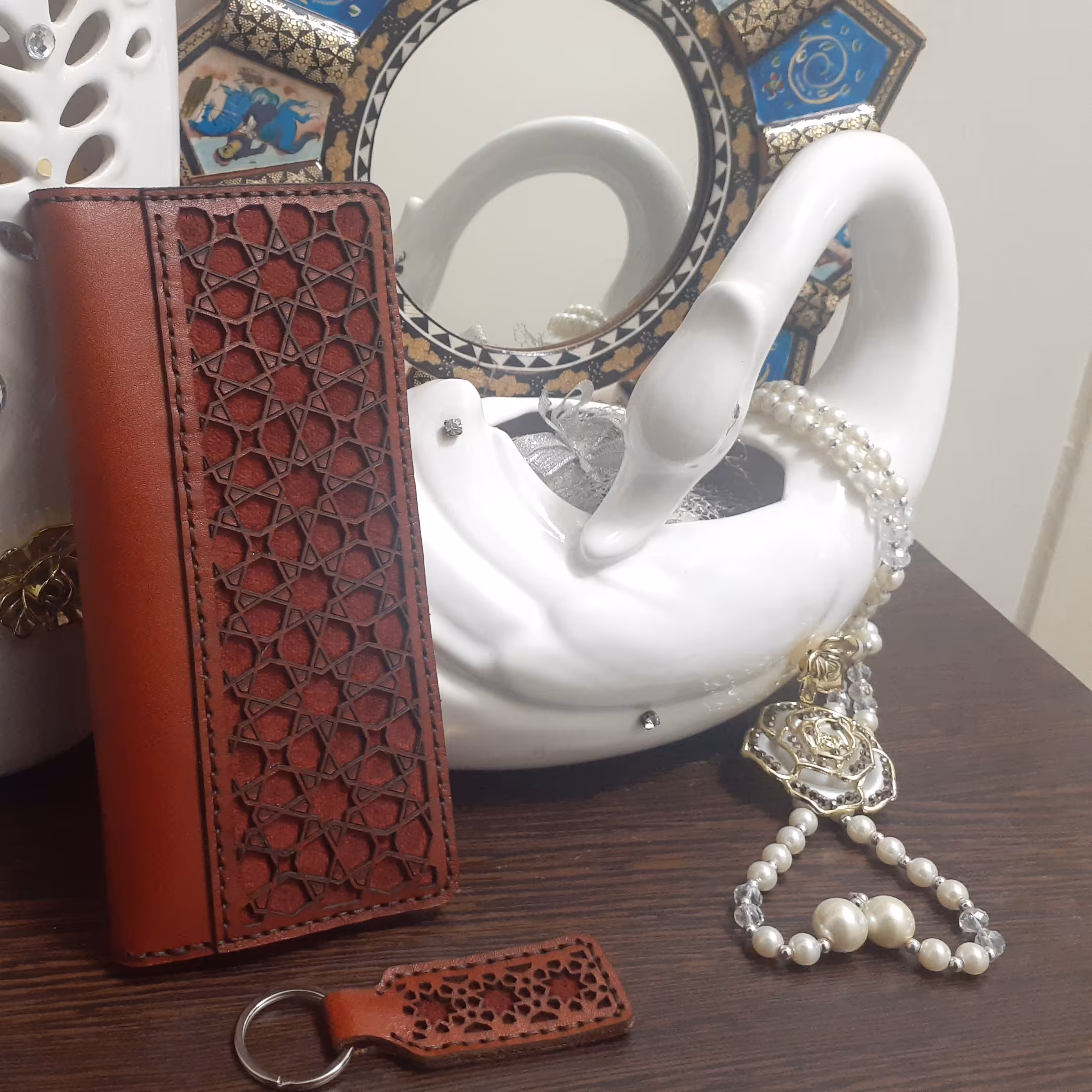 کیف پول چرم طبیعی دست دوز  به همراه جاکلیدی ست طرح اسلیمی