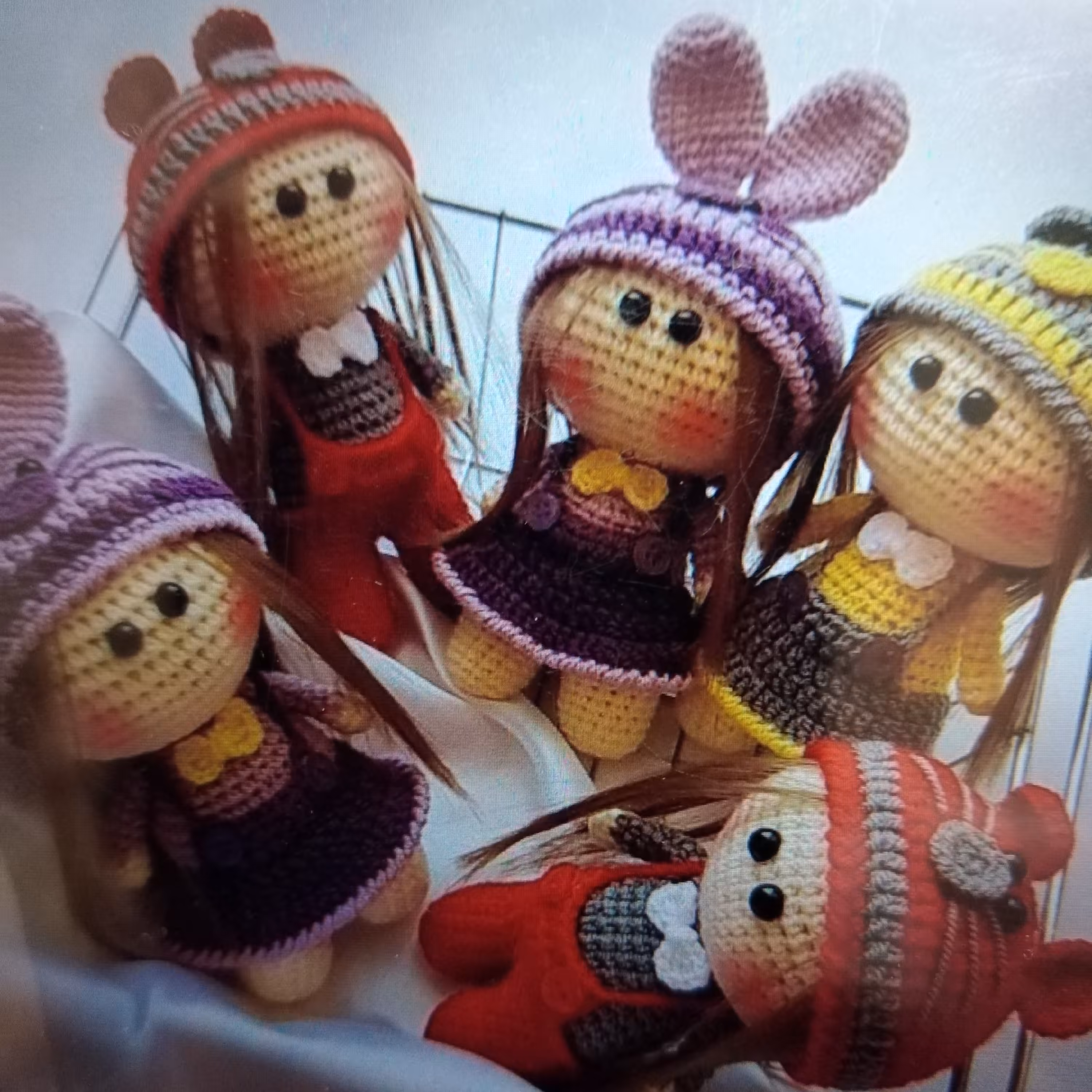 عروسک دختربافتنی. 