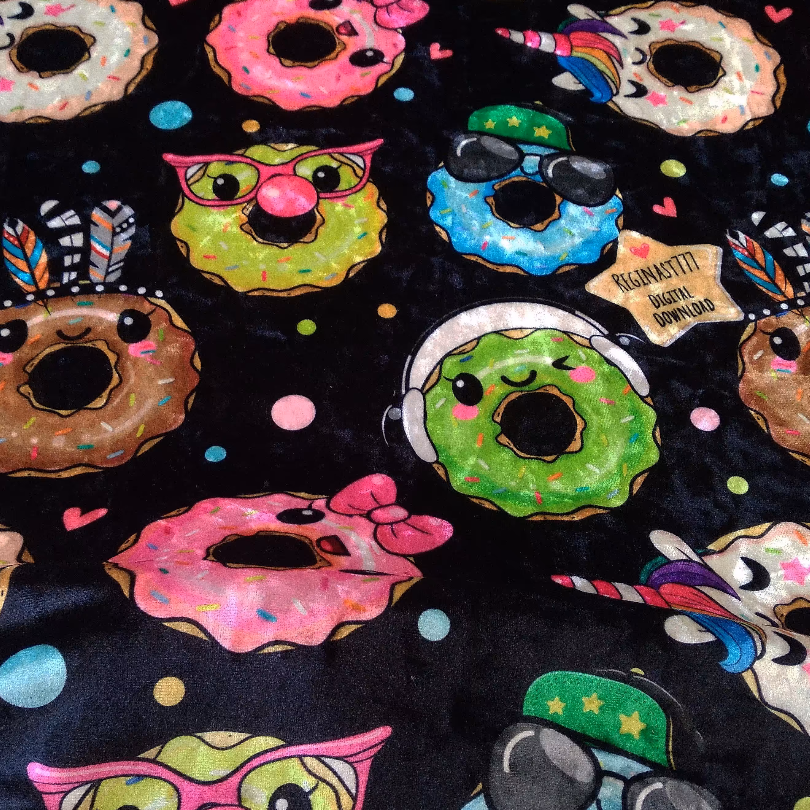 پارچه مخمل آینه ای طرحدار عروسکی 