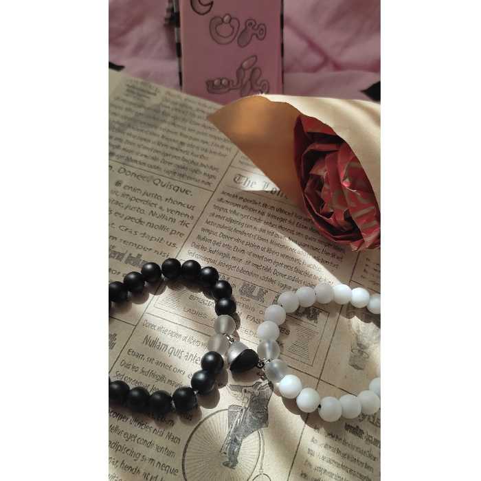 دستبند ست مشکی سفید مگنتی باهم ست کنین