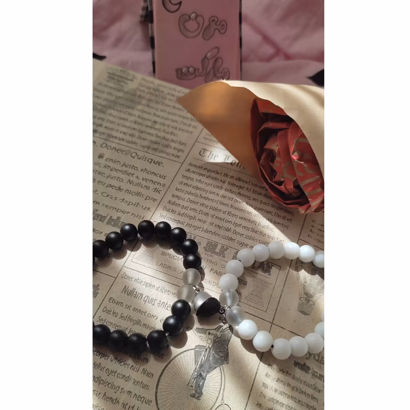 دستبند ست مشکی سفید مگنتی باهم ست کنین