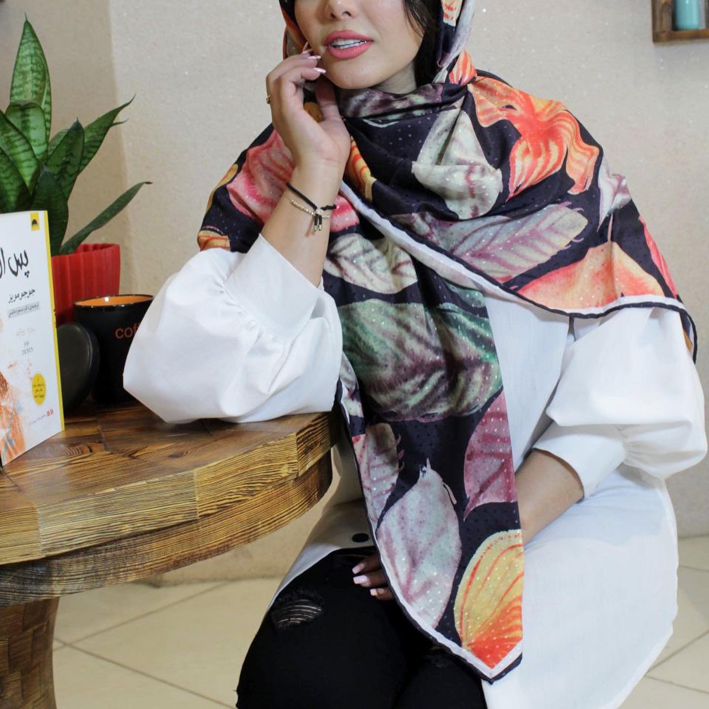 روسری پاییزه گلدار برگی با کیفیت عالی دور دست دوز قواره 140