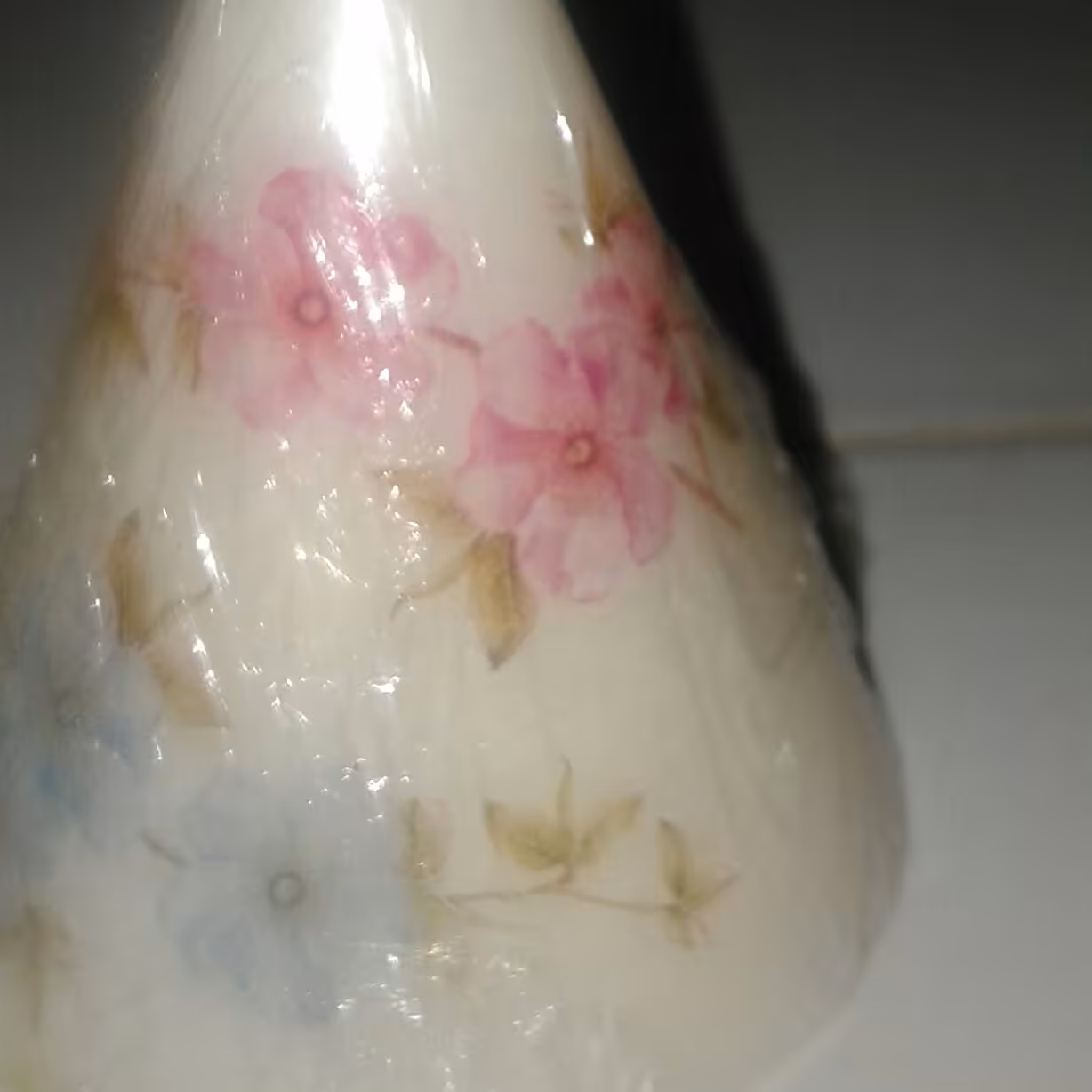 کد023.شمع مخروطی بهاره.سفید ودورنگ