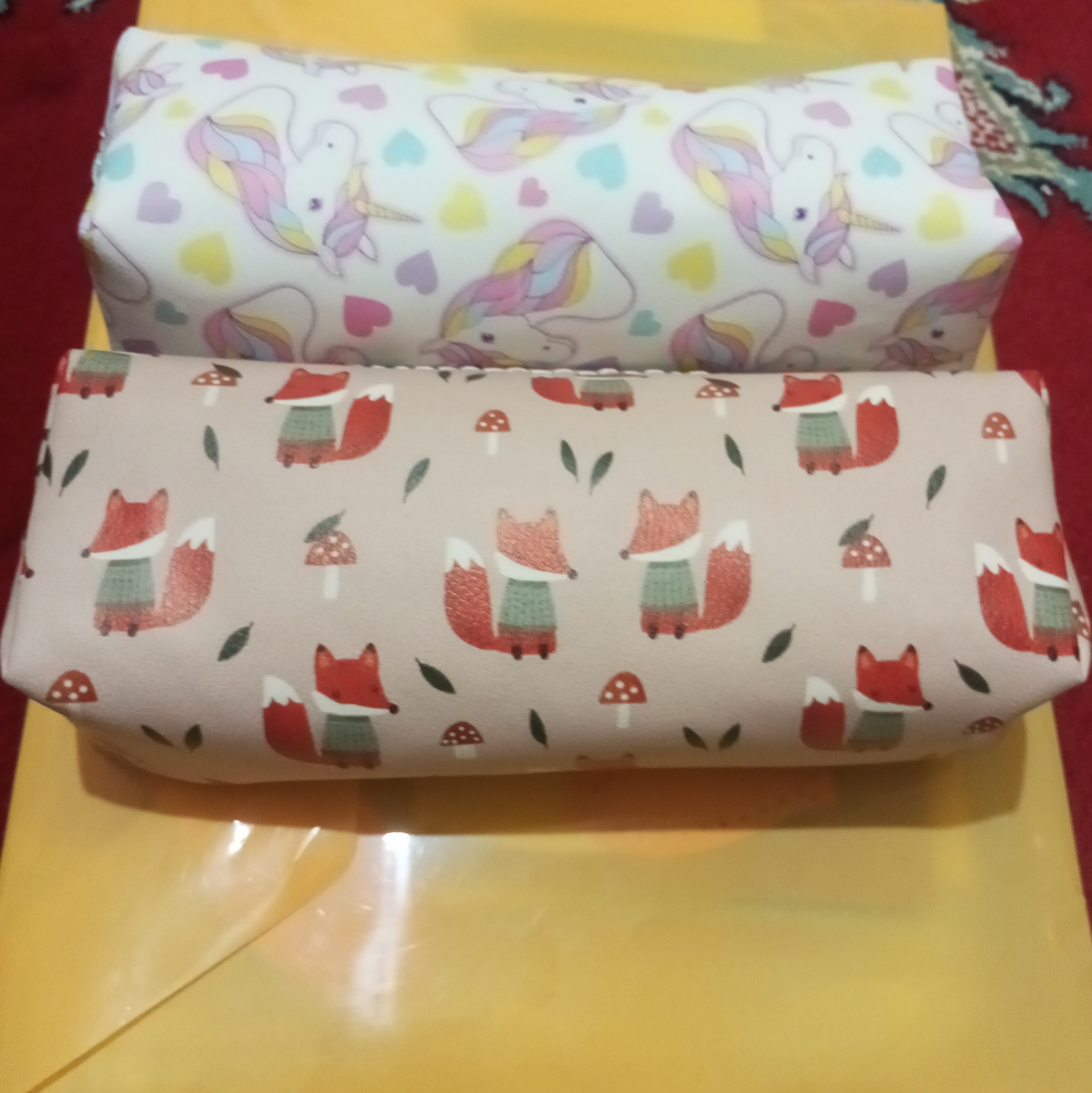 جامدادی زیبا با رنگ های متنوع و فانتزی برای دانش اموزان