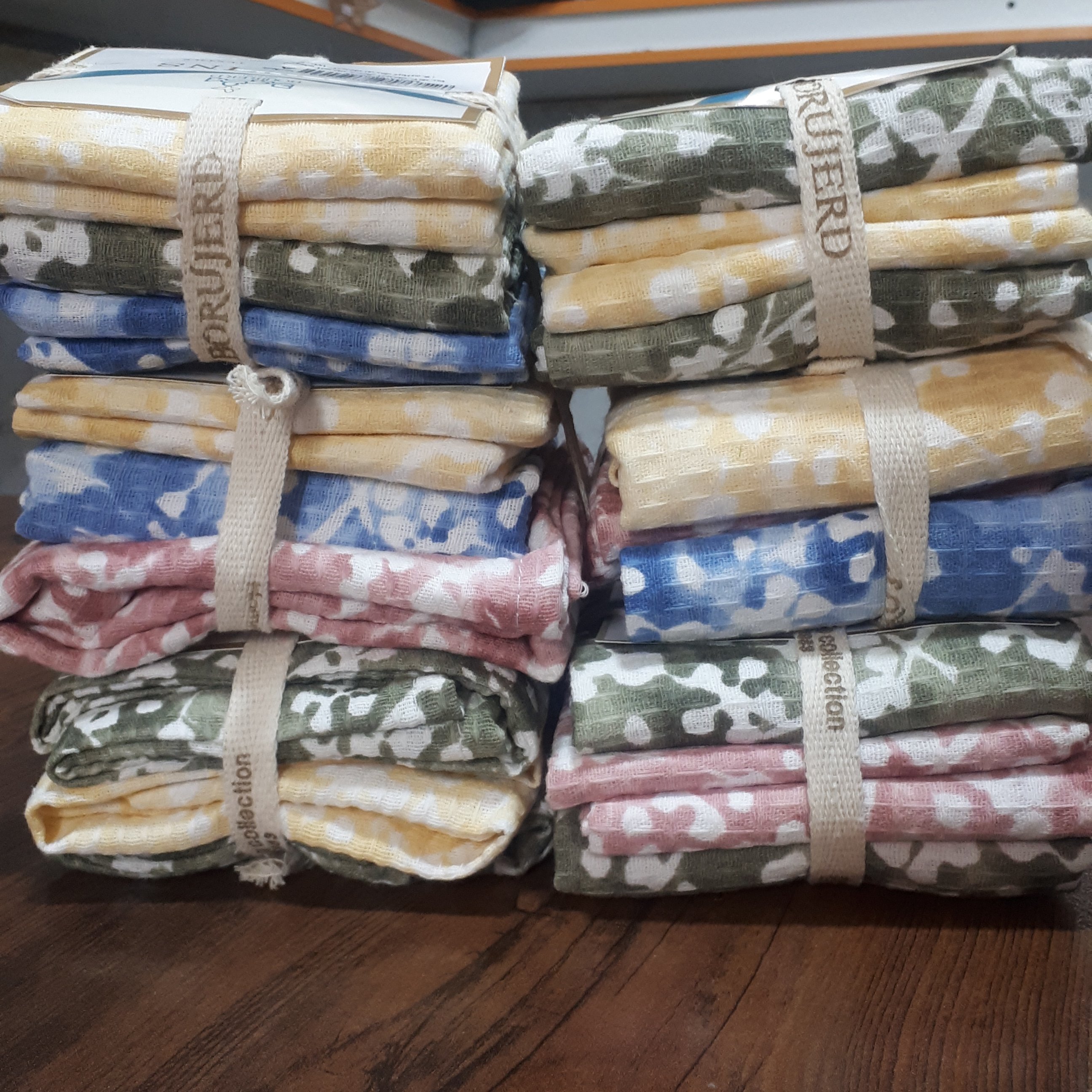 دستمال 3 تکه آشپزخانه ابعاد 40×60 سانتی متر  پنبه ای طرح ریتا شرکت نساجی بروجرد