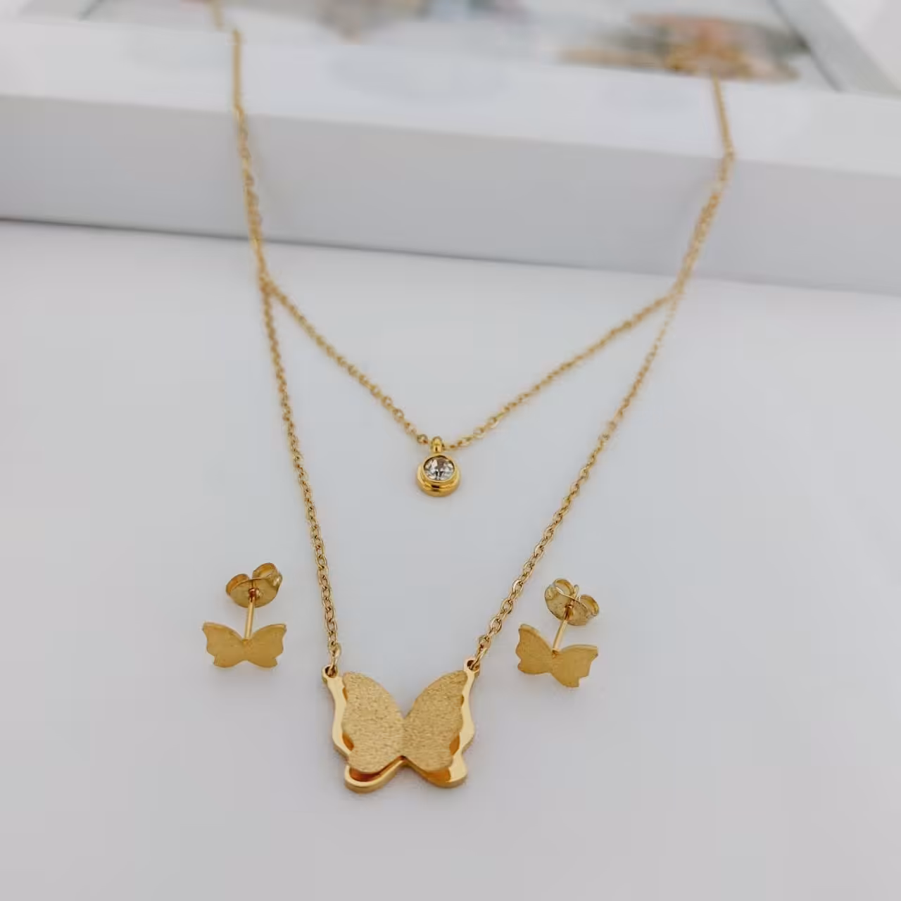 نیمست دو لاین کد11345 پروانه طرح طلا.استاینلس استیل.با آبکاری طلا.ضد حساسیت.رنگ ثابت