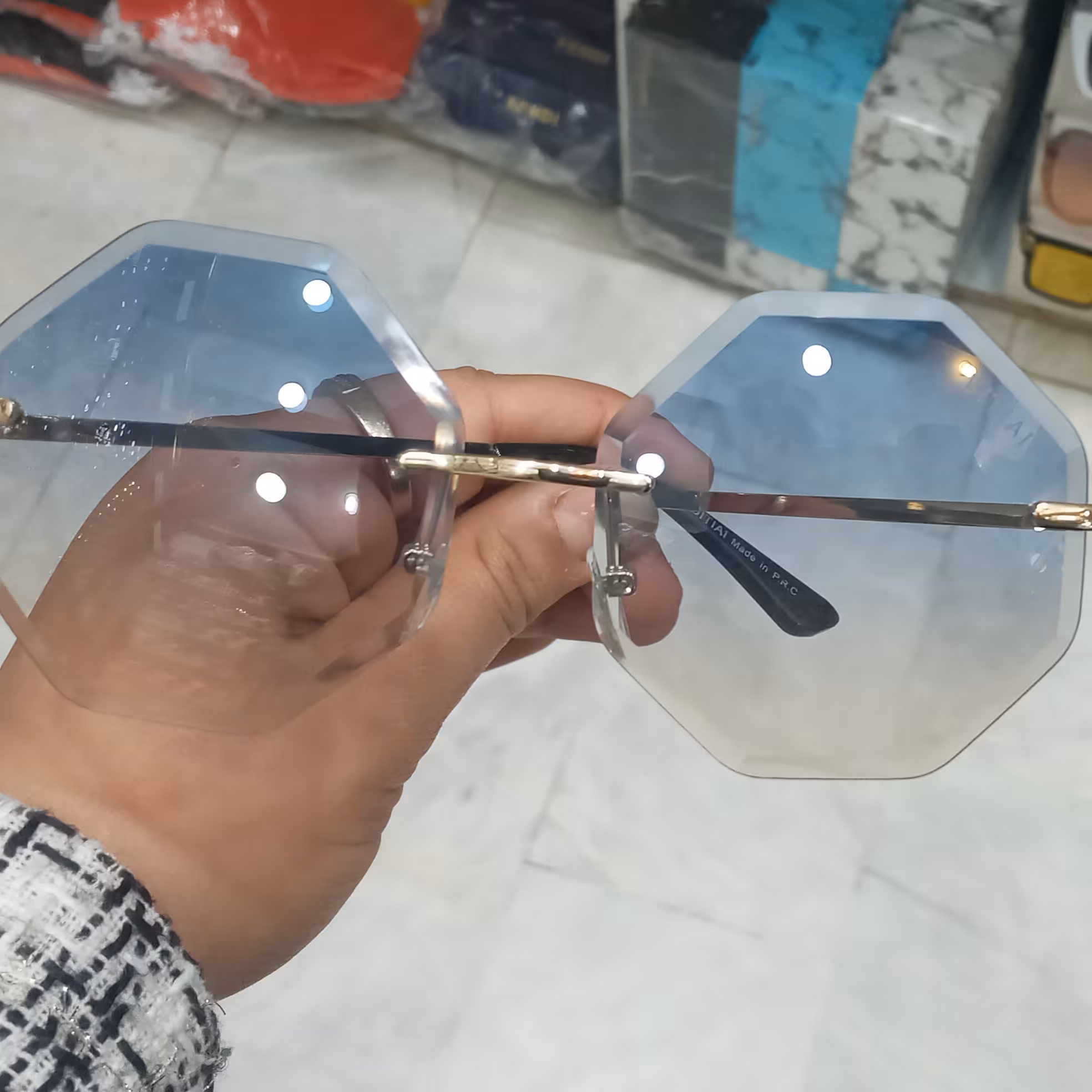 عینک آفتابی و دیددرشب مارک دیتیا .هشت ضلعی.دسته فلزی دارای یووی 400 