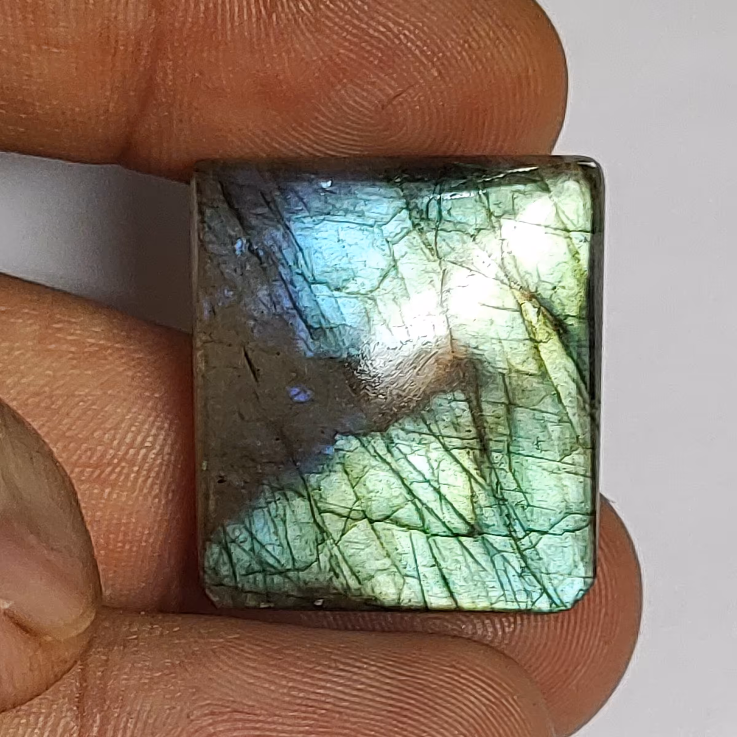  لابرادوریت اصل تلالو نور عالی فوق کلکسیونی درشت اشک تراش   کد h2