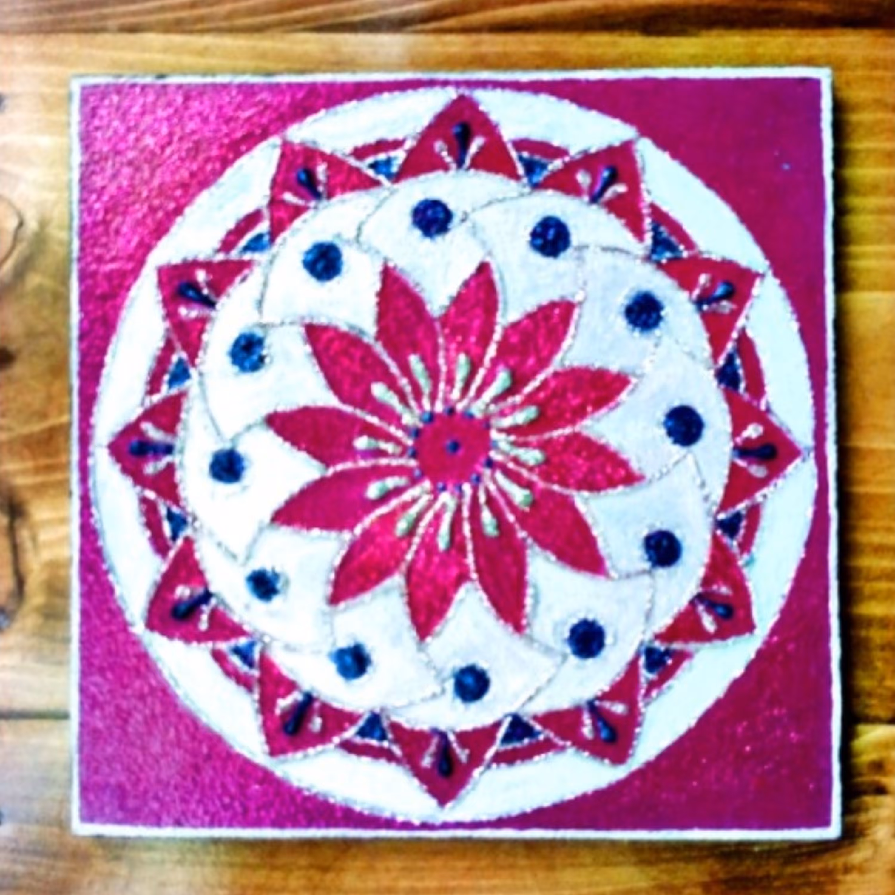 تابلو کاشی جنس چوب، بنفش رنگ، نقطه کوبی شده، نقوش برجسته، رنگ ثابت سایز 14در14