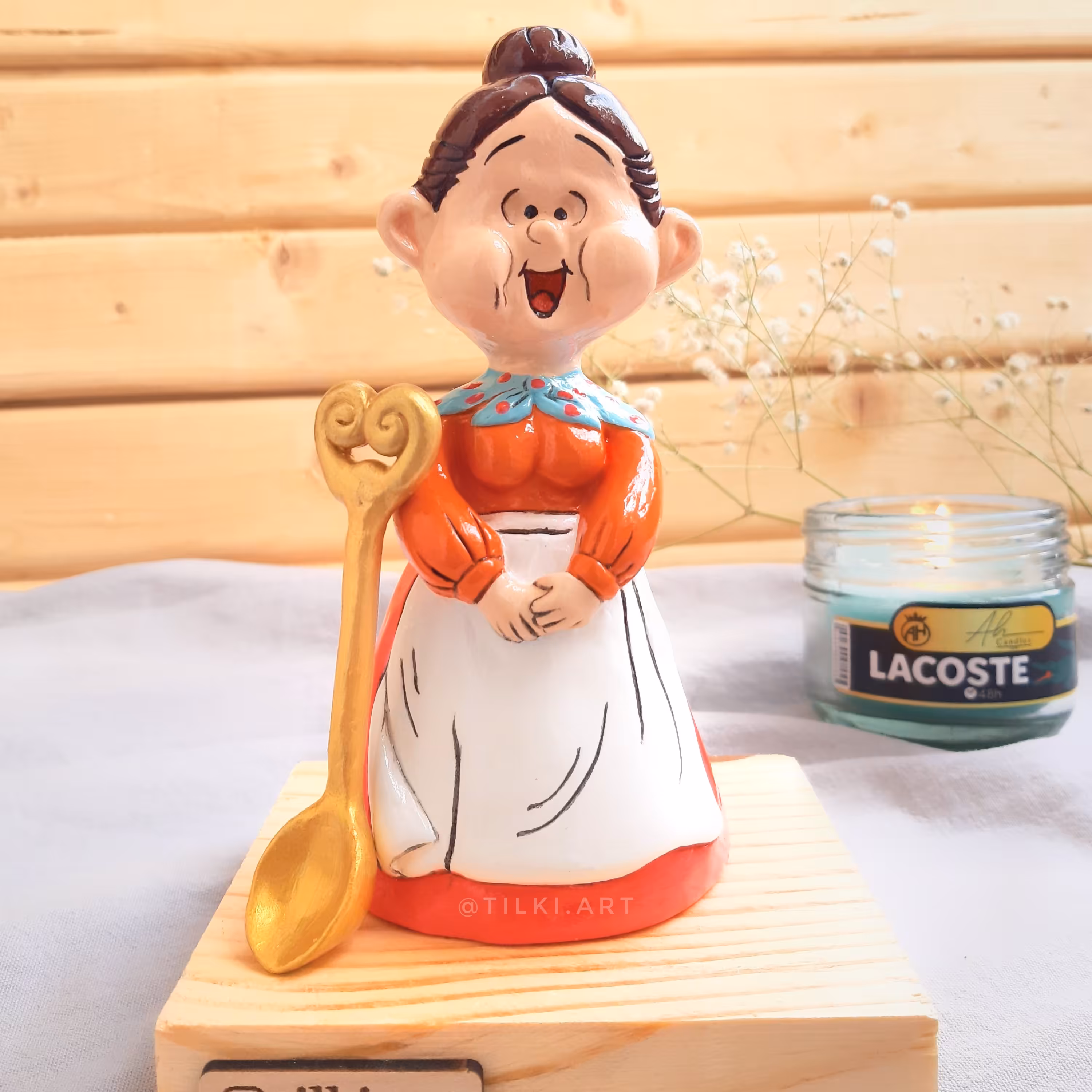 مجسمه دستساز خاله ریزه و قاشق سحرآمیز