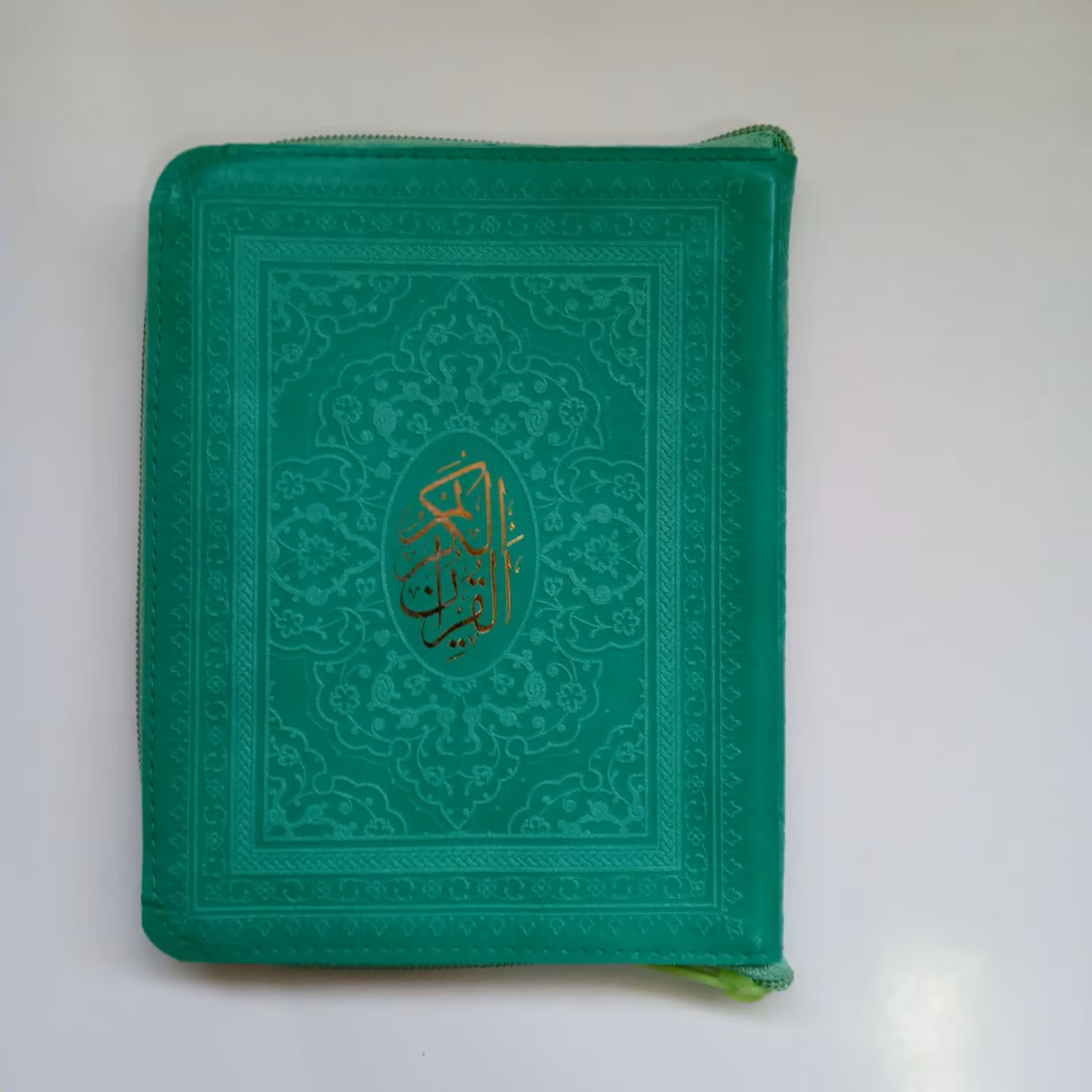 012941-قرآن جیبی زیپی رنگ سبز کاغذ پوستی کد 120837