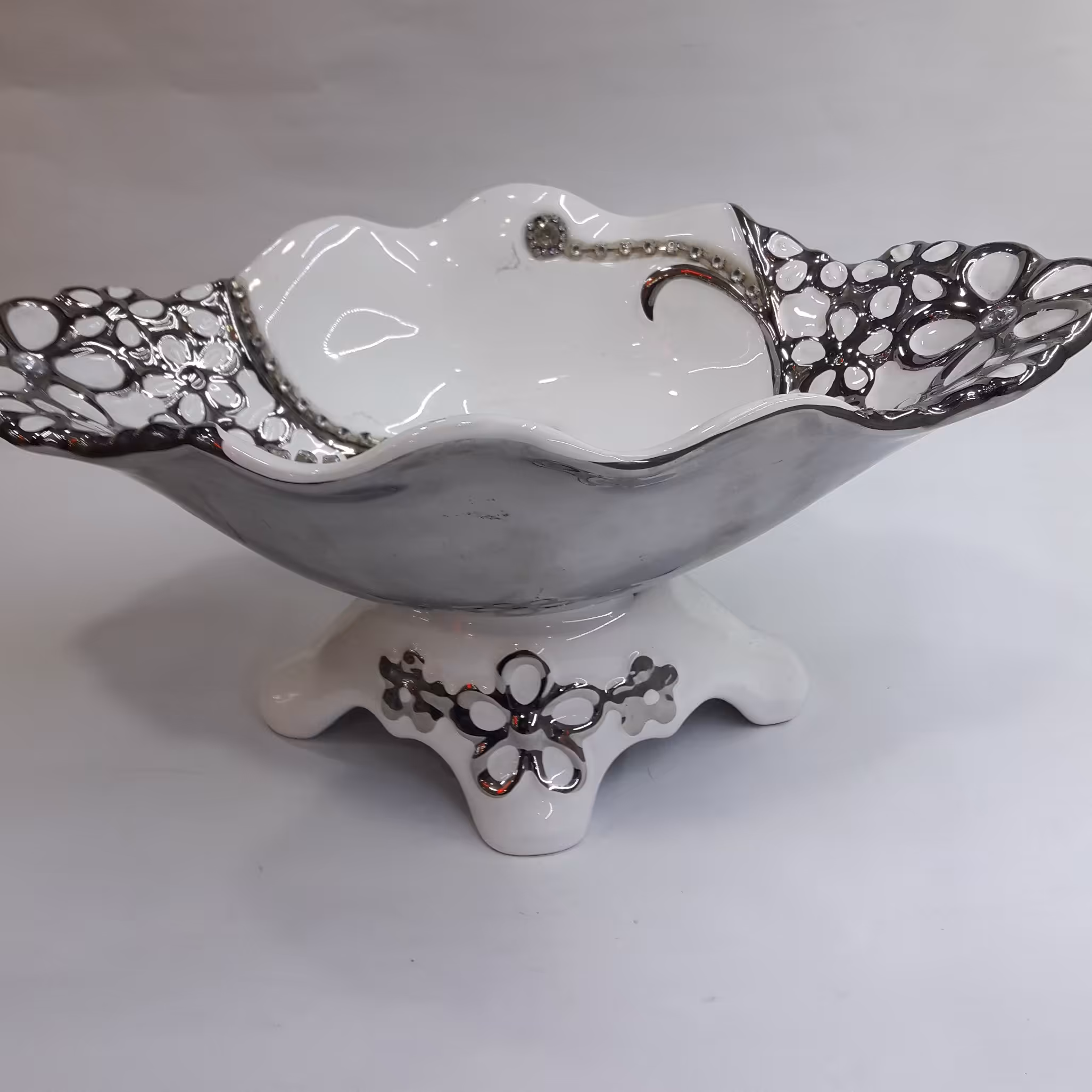 آجیل خوری کشکول پایه دار سفید نقره ای