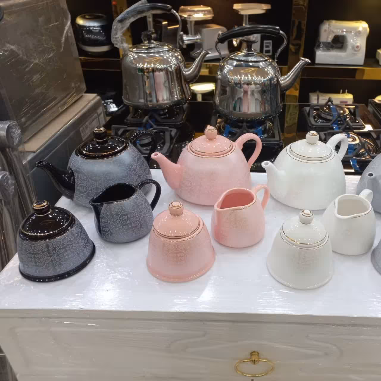 قوری با قندان و شکرپاش

درجه 1
