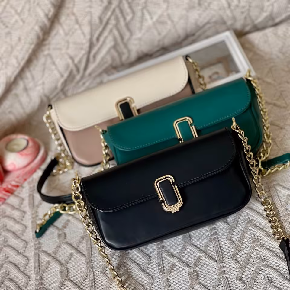 کیف دوشی مستطیل  دخترانه دارای رنگ بندی بالا