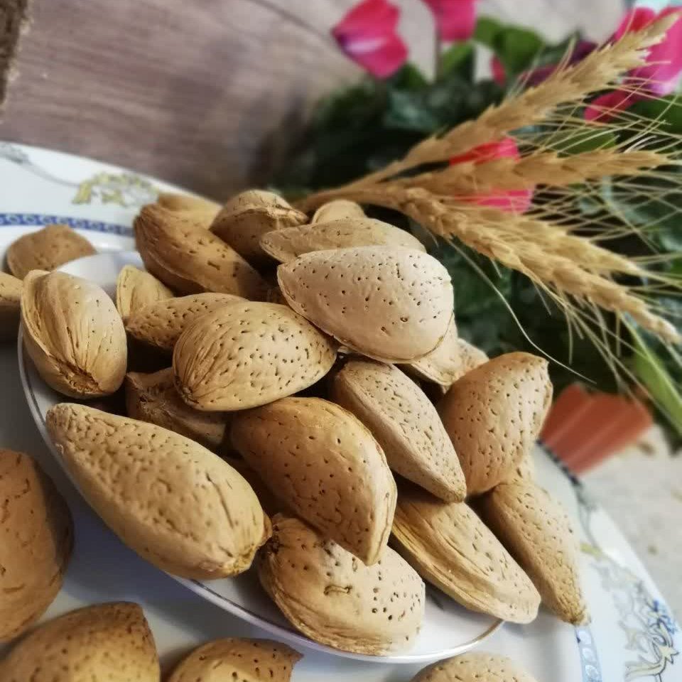 بادام سنگی صدرصد شیرین( 4 کیلویی) (ارسال رایگان)